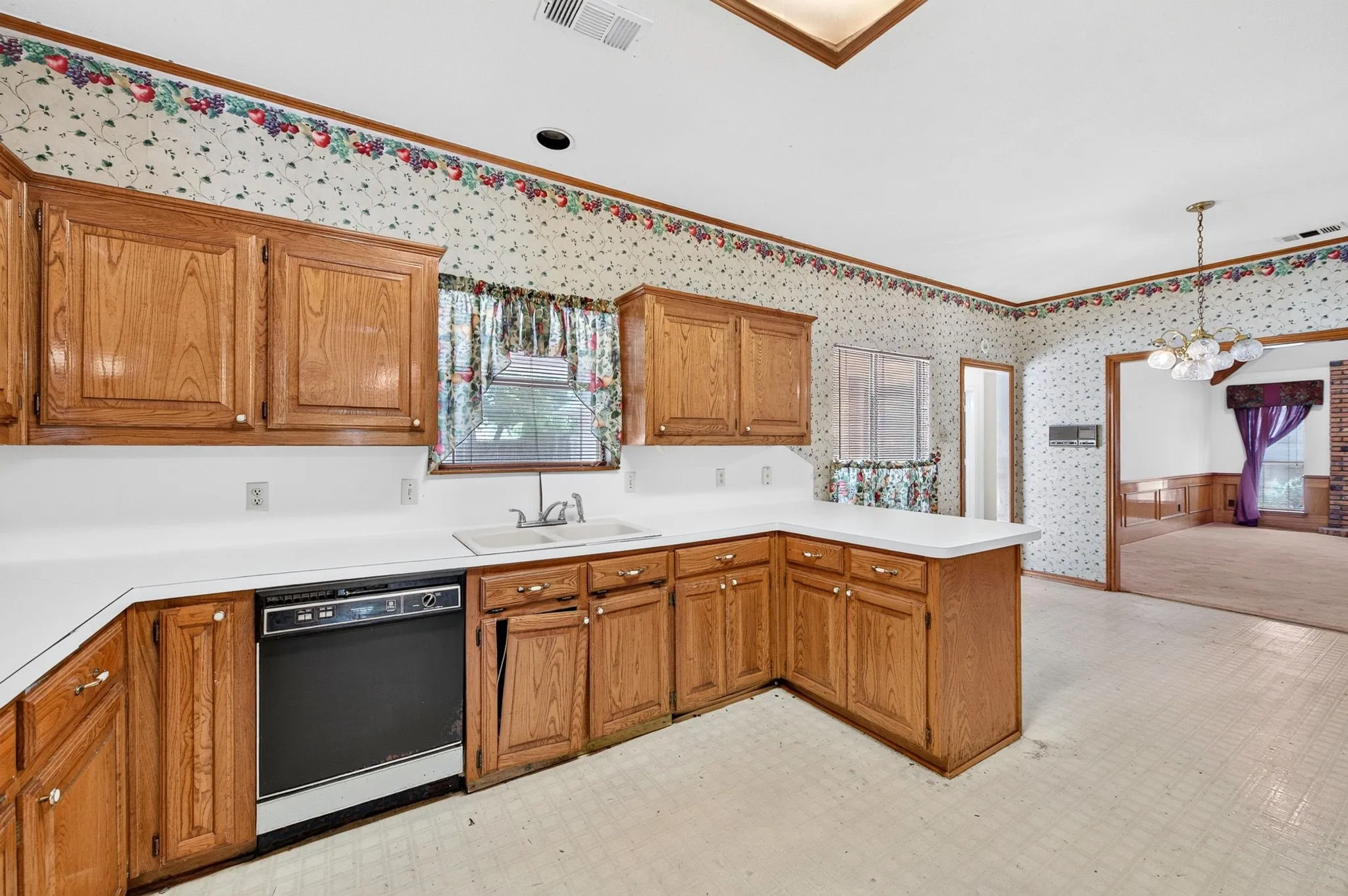 Single Family Residence For Sale in Dallas County , 1416 Sagewood Drive, De Soto, Texas 75115, 4 Bedroom, 3 Bathroom, 2 Garage spaces, 2,600 Sqft, built in 1987, mls#21352052, Real Estate Agent in De Soto, Homes For Sale in Dallas county, Homes For Sale in De Soto, Realtor in De Soto Texas, Real Estate Brokerage Independent Realty Texas, Luminita Cordes Realtor