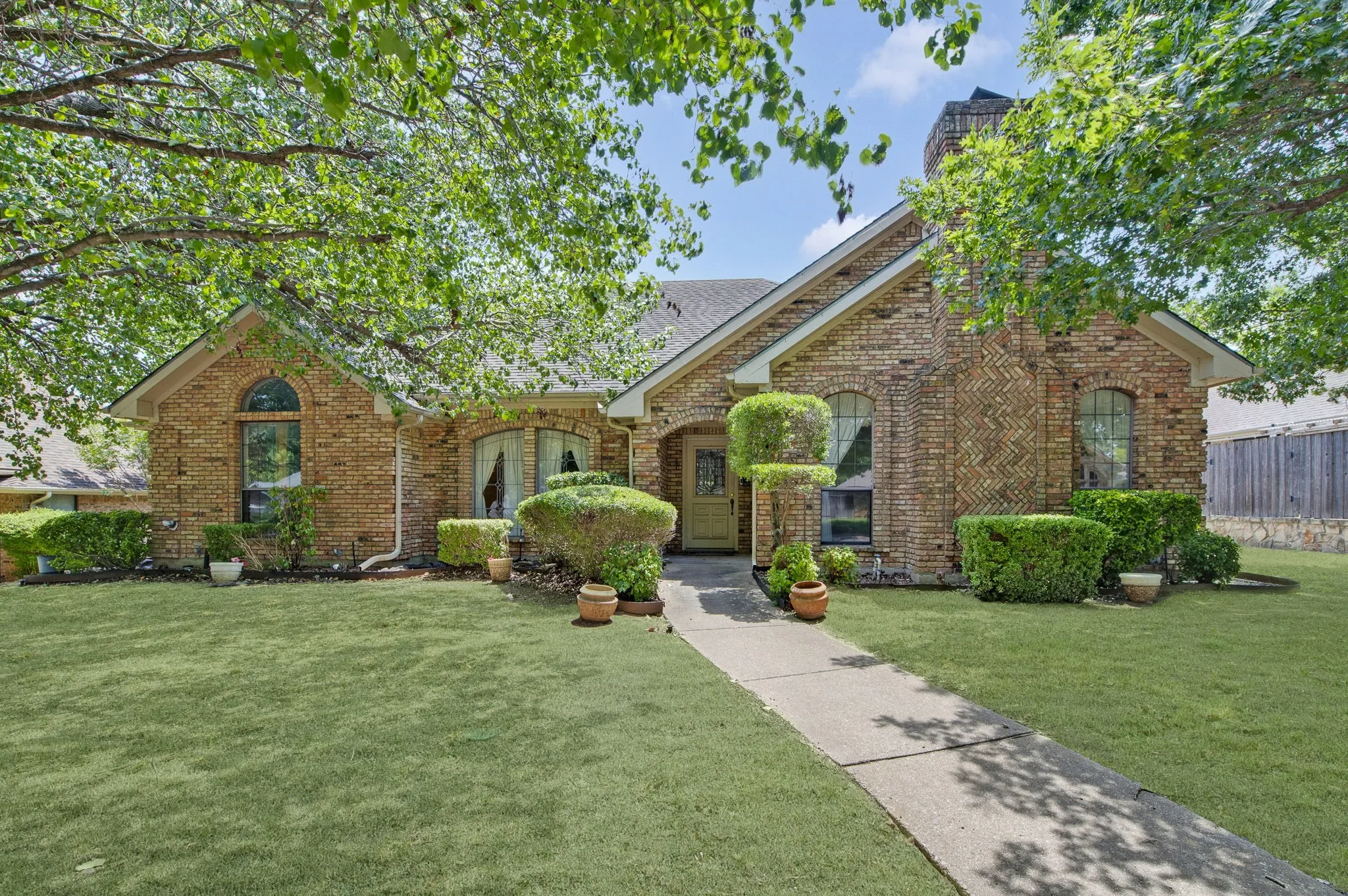 Single Family Residence For Sale in Dallas County , 1416 Sagewood Drive, De Soto, Texas 75115, 4 Bedroom, 3 Bathroom, 2 Garage spaces, 2,600 Sqft, built in 1987, mls#21352052, Real Estate Agent in De Soto, Homes For Sale in Dallas county, Homes For Sale in De Soto, Realtor in De Soto Texas, Real Estate Brokerage Independent Realty Texas, Luminita Cordes Realtor