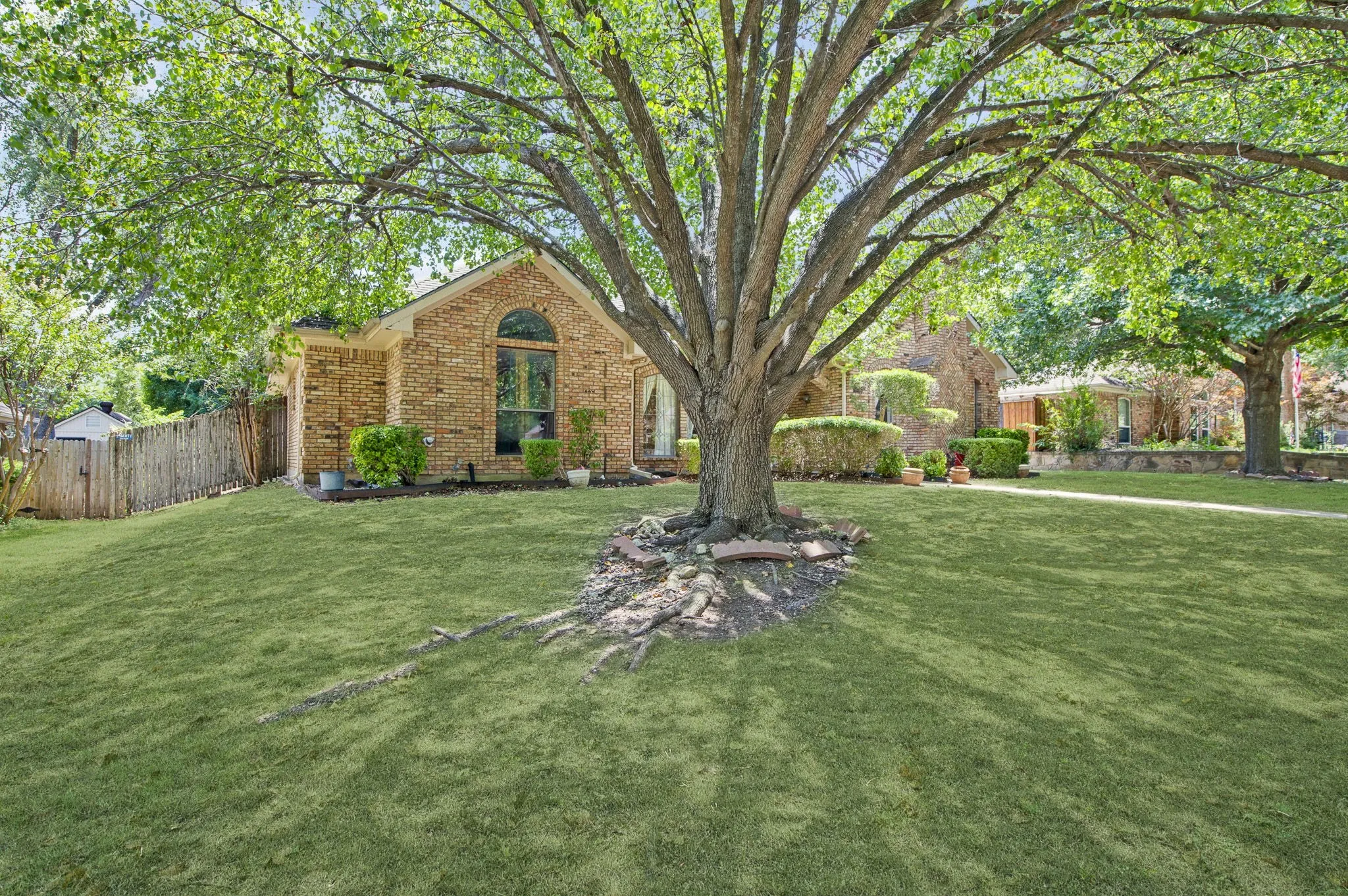 Single Family Residence For Sale in Dallas County , 1416 Sagewood Drive, De Soto, Texas 75115, 4 Bedroom, 3 Bathroom, 2 Garage spaces, 2,600 Sqft, built in 1987, mls#21352052, Real Estate Agent in De Soto, Homes For Sale in Dallas county, Homes For Sale in De Soto, Realtor in De Soto Texas, Real Estate Brokerage Independent Realty Texas, Luminita Cordes Realtor
