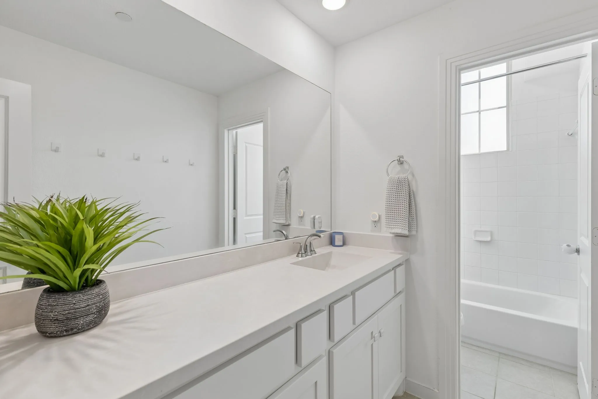 Single Family Residence For Sale in Collin County , 321 Sugarmaple Lane, Mc Kinney, Texas 75071, 3 Bedroom, 3 Bathroom, 2 Garage spaces, 1,827 Sqft, built in 2022, mls#21348115, Real Estate Agent in Mc Kinney, Homes For Sale in Collin county, Homes For Sale in Mc Kinney, Realtor in Mc Kinney Texas, Real Estate Brokerage Independent Realty Texas, Luminita Cordes Realtor
