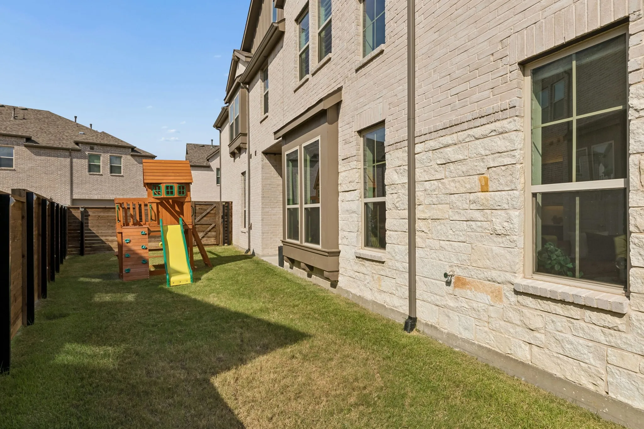 Single Family Residence For Sale in Collin County , 321 Sugarmaple Lane, Mc Kinney, Texas 75071, 3 Bedroom, 3 Bathroom, 2 Garage spaces, 1,827 Sqft, built in 2022, mls#21348115, Real Estate Agent in Mc Kinney, Homes For Sale in Collin county, Homes For Sale in Mc Kinney, Realtor in Mc Kinney Texas, Real Estate Brokerage Independent Realty Texas, Luminita Cordes Realtor