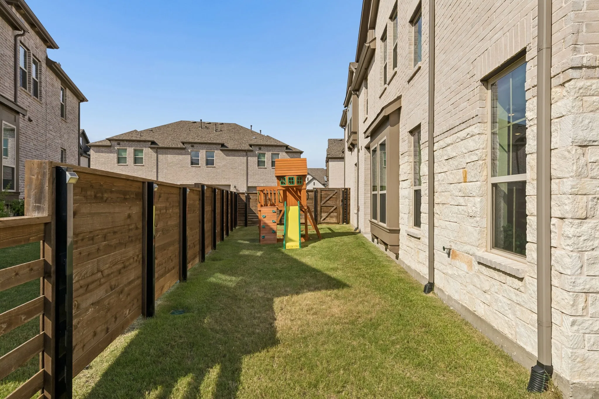 Single Family Residence For Sale in Collin County , 321 Sugarmaple Lane, Mc Kinney, Texas 75071, 3 Bedroom, 3 Bathroom, 2 Garage spaces, 1,827 Sqft, built in 2022, mls#21348115, Real Estate Agent in Mc Kinney, Homes For Sale in Collin county, Homes For Sale in Mc Kinney, Realtor in Mc Kinney Texas, Real Estate Brokerage Independent Realty Texas, Luminita Cordes Realtor