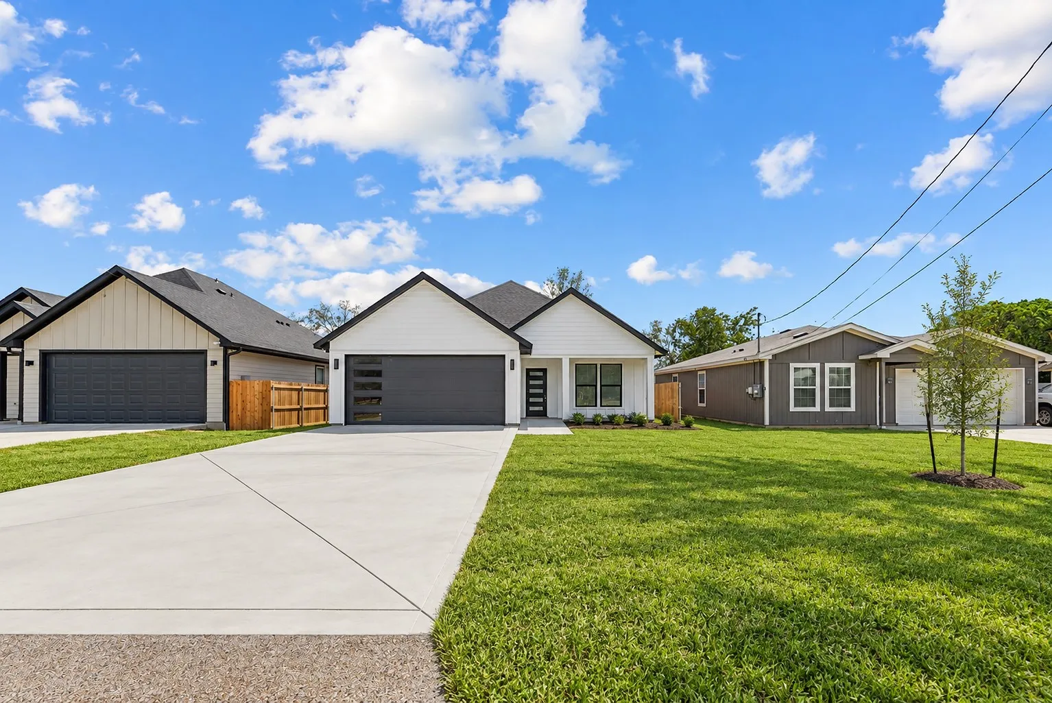 Single Family Residence For Sale in Navarro County , 307 E 13th, Corsicana, Texas 75110, 3 Bedroom, 2 Bathroom, 2 Garage spaces, 1,524 Sqft, built in 2026, mls#21350197, Real Estate Agent in Corsicana, Homes For Sale in Navarro county, Homes For Sale in Corsicana, Realtor in Corsicana Texas, Real Estate Brokerage Independent Realty Texas, Luminita Cordes Realtor