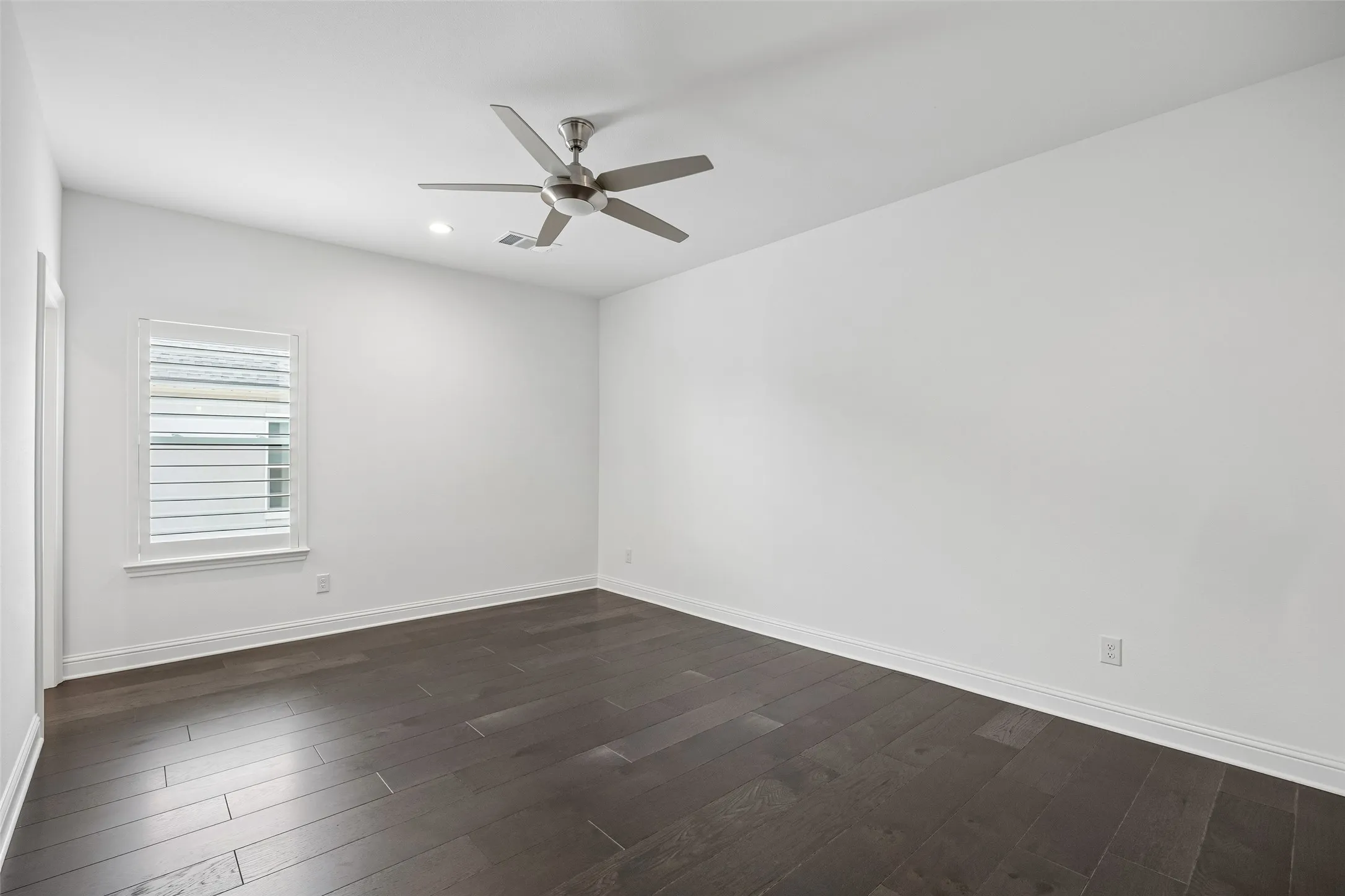 Single Family Residence For Sale in Denton County , 1212 Heritage West Court, Flower Mound, Texas 75028, 4 Bedroom, 5 Bathroom, 3 Garage spaces, 4,001 Sqft, built in 2023, mls#21354575, Real Estate Agent in Flower Mound, Homes For Sale in Denton county, Homes For Sale in Flower Mound, Realtor in Flower Mound Texas, Real Estate Brokerage Independent Realty Texas, Luminita Cordes Realtor