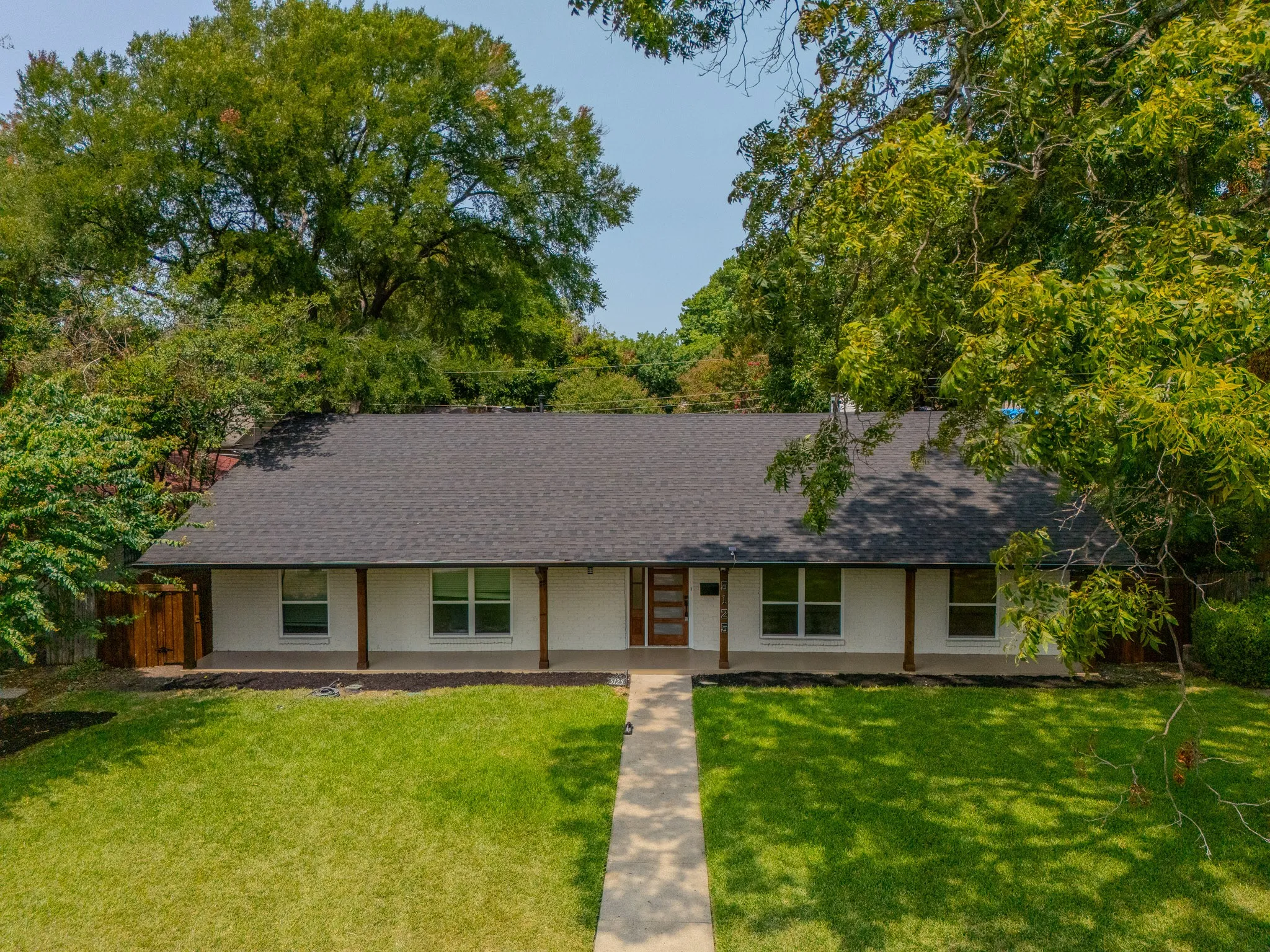 Single Family Residence For Sale in Dallas County , 5125 Ashbrook Road, Dallas, Texas 75227, 3 Bedroom, 2 Bathroom, 2 Garage spaces, 2,274 Sqft, built in 1966, mls#21354563, Real Estate Agent in Dallas, Homes For Sale in Dallas county, Homes For Sale in Dallas, Realtor in Dallas Texas, Real Estate Brokerage Independent Realty Texas, Luminita Cordes Realtor