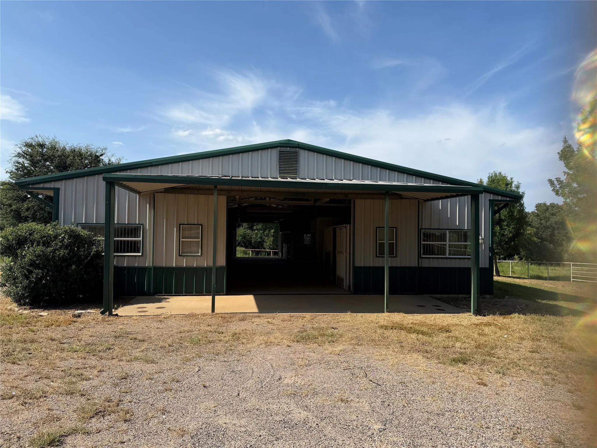 Farm For Rent in Grayson County , 950 Sanders Road, Whitesboro, Texas 76273, 3 Bedroom, 2 Bathroom, Garage spaces, 1,456 Sqft, built in 2003, mls#21354497, Real Estate Agent in Whitesboro, Homes For Rent in Grayson county, Homes For Rent in Whitesboro, Realtor in Whitesboro Texas, Real Estate Brokerage Independent Realty Texas, Luminita Cordes Realtor