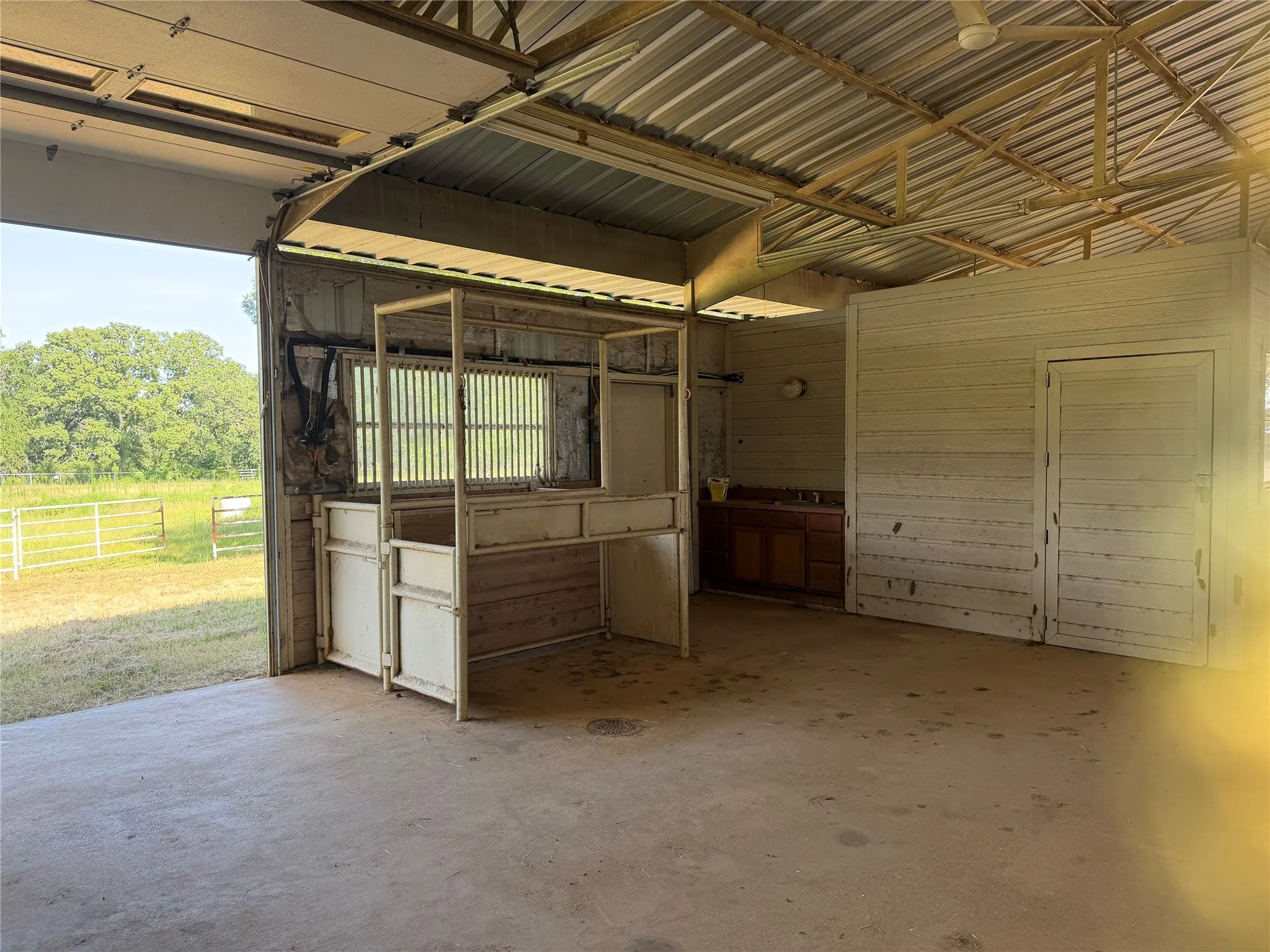 Vet stocks, wash rack & door to tack room in the 6-stall barn.