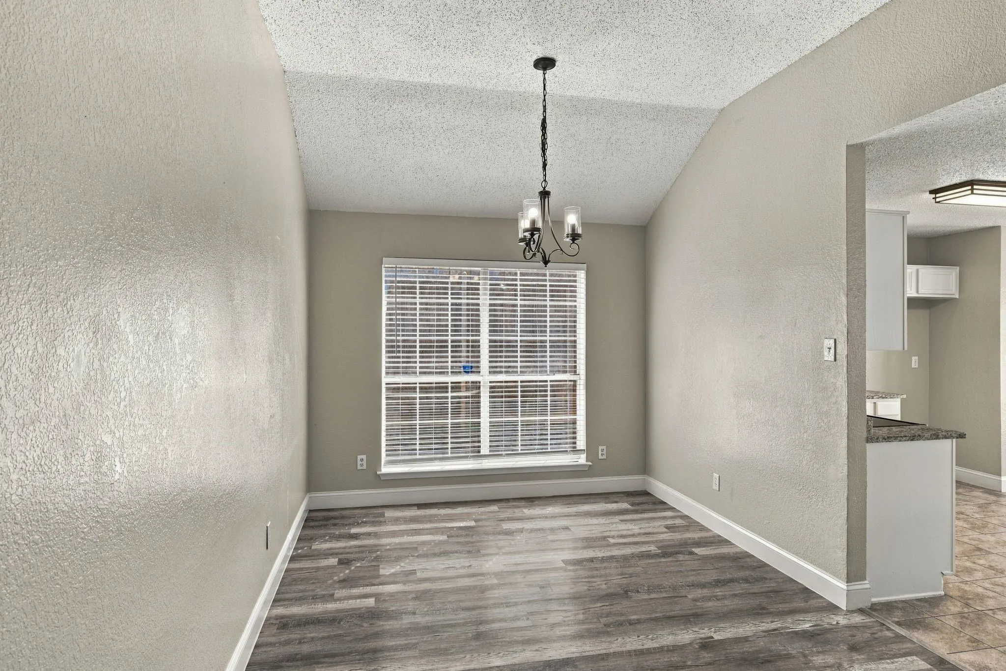 Single Family Residence For Rent in Dallas County , 1107 Chancellorsville Parkway, Grand Prairie, Texas 75052, 4 Bedroom, 2 Bathroom, 2 Garage spaces, 1,740 Sqft, built in 1998, mls#21350094, Real Estate Agent in Grand Prairie, Homes For Rent in Dallas county, Homes For Rent in Grand Prairie, Realtor in Grand Prairie Texas, Real Estate Brokerage Independent Realty Texas, Luminita Cordes Realtor