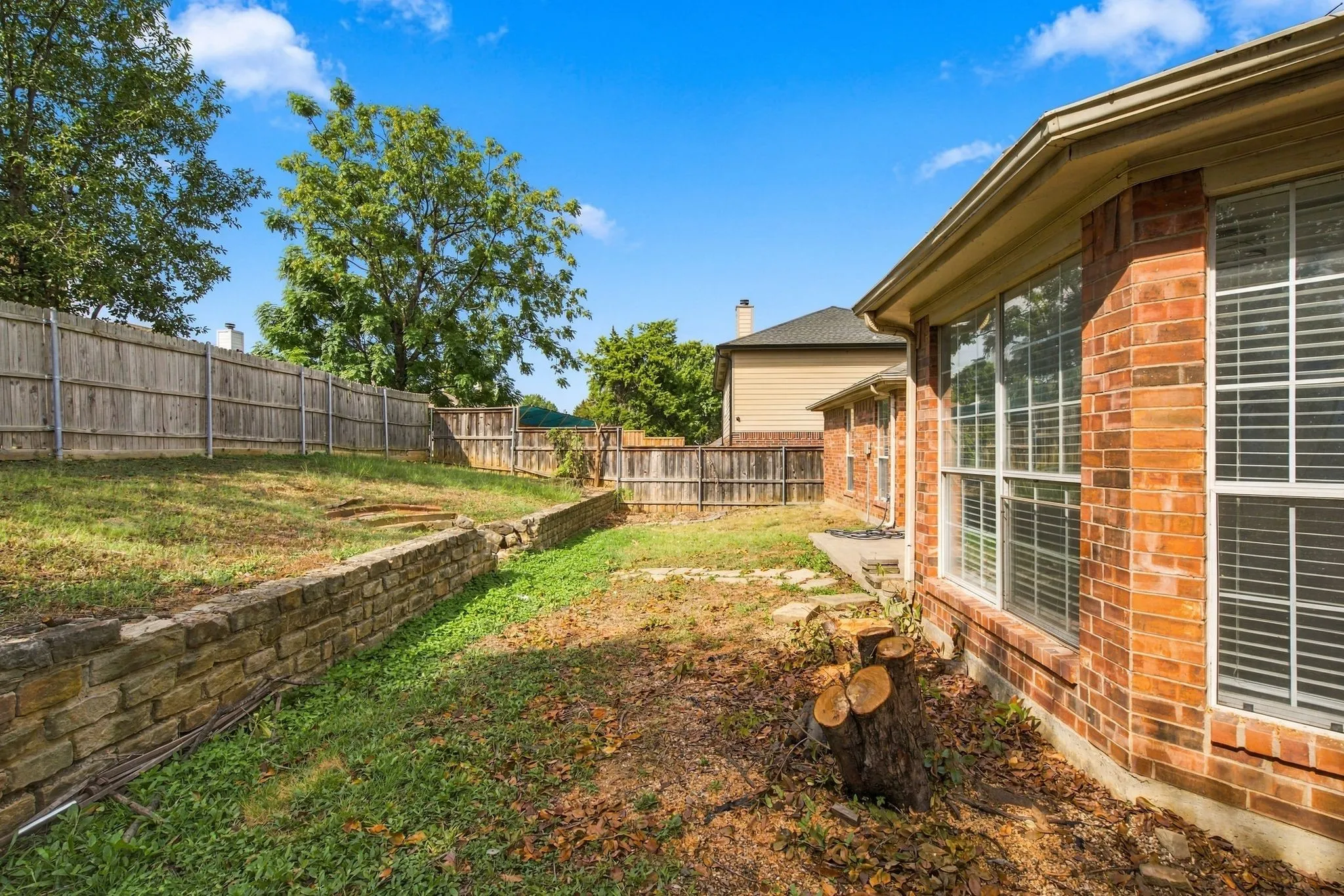 Single Family Residence For Rent in Dallas County , 1107 Chancellorsville Parkway, Grand Prairie, Texas 75052, 4 Bedroom, 2 Bathroom, 2 Garage spaces, 1,740 Sqft, built in 1998, mls#21350094, Real Estate Agent in Grand Prairie, Homes For Rent in Dallas county, Homes For Rent in Grand Prairie, Realtor in Grand Prairie Texas, Real Estate Brokerage Independent Realty Texas, Luminita Cordes Realtor