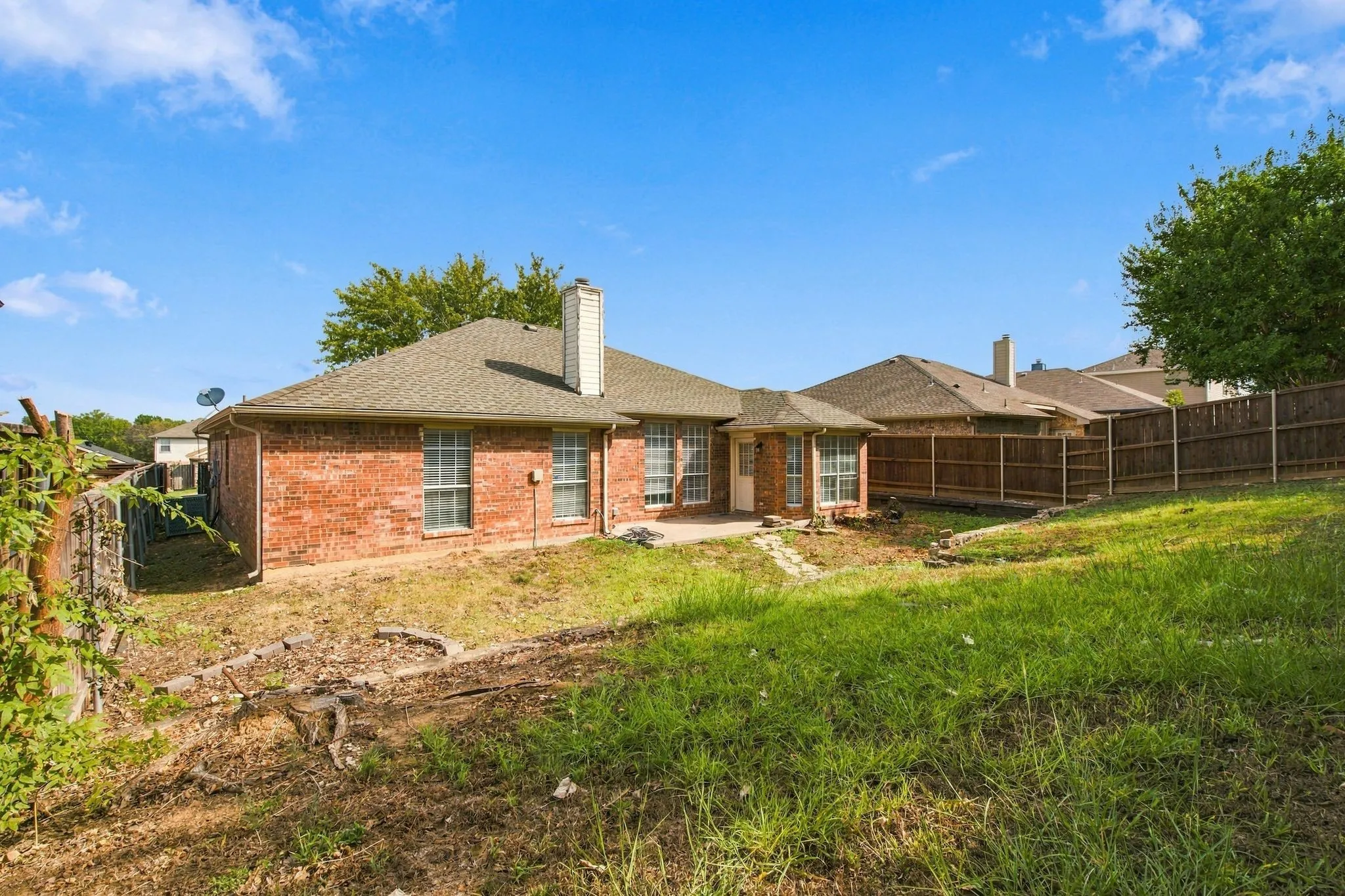 Single Family Residence For Rent in Dallas County , 1107 Chancellorsville Parkway, Grand Prairie, Texas 75052, 4 Bedroom, 2 Bathroom, 2 Garage spaces, 1,740 Sqft, built in 1998, mls#21350094, Real Estate Agent in Grand Prairie, Homes For Rent in Dallas county, Homes For Rent in Grand Prairie, Realtor in Grand Prairie Texas, Real Estate Brokerage Independent Realty Texas, Luminita Cordes Realtor