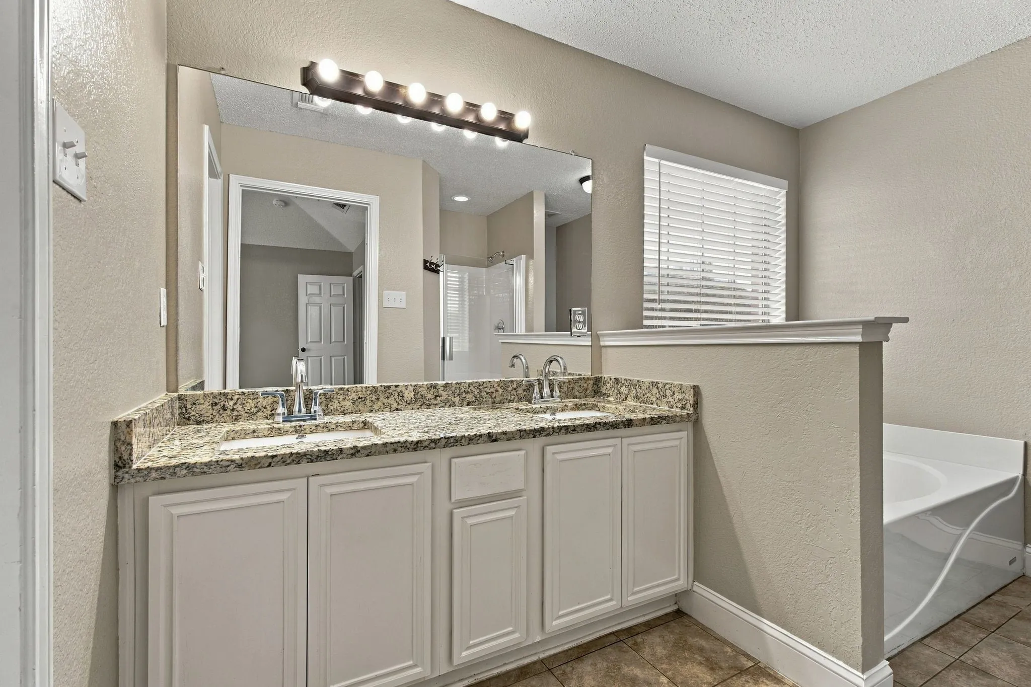 Single Family Residence For Rent in Dallas County , 1107 Chancellorsville Parkway, Grand Prairie, Texas 75052, 4 Bedroom, 2 Bathroom, 2 Garage spaces, 1,740 Sqft, built in 1998, mls#21350094, Real Estate Agent in Grand Prairie, Homes For Rent in Dallas county, Homes For Rent in Grand Prairie, Realtor in Grand Prairie Texas, Real Estate Brokerage Independent Realty Texas, Luminita Cordes Realtor