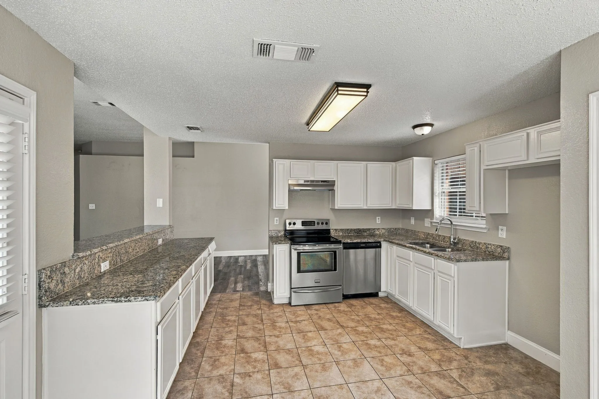 Single Family Residence For Rent in Dallas County , 1107 Chancellorsville Parkway, Grand Prairie, Texas 75052, 4 Bedroom, 2 Bathroom, 2 Garage spaces, 1,740 Sqft, built in 1998, mls#21350094, Real Estate Agent in Grand Prairie, Homes For Rent in Dallas county, Homes For Rent in Grand Prairie, Realtor in Grand Prairie Texas, Real Estate Brokerage Independent Realty Texas, Luminita Cordes Realtor