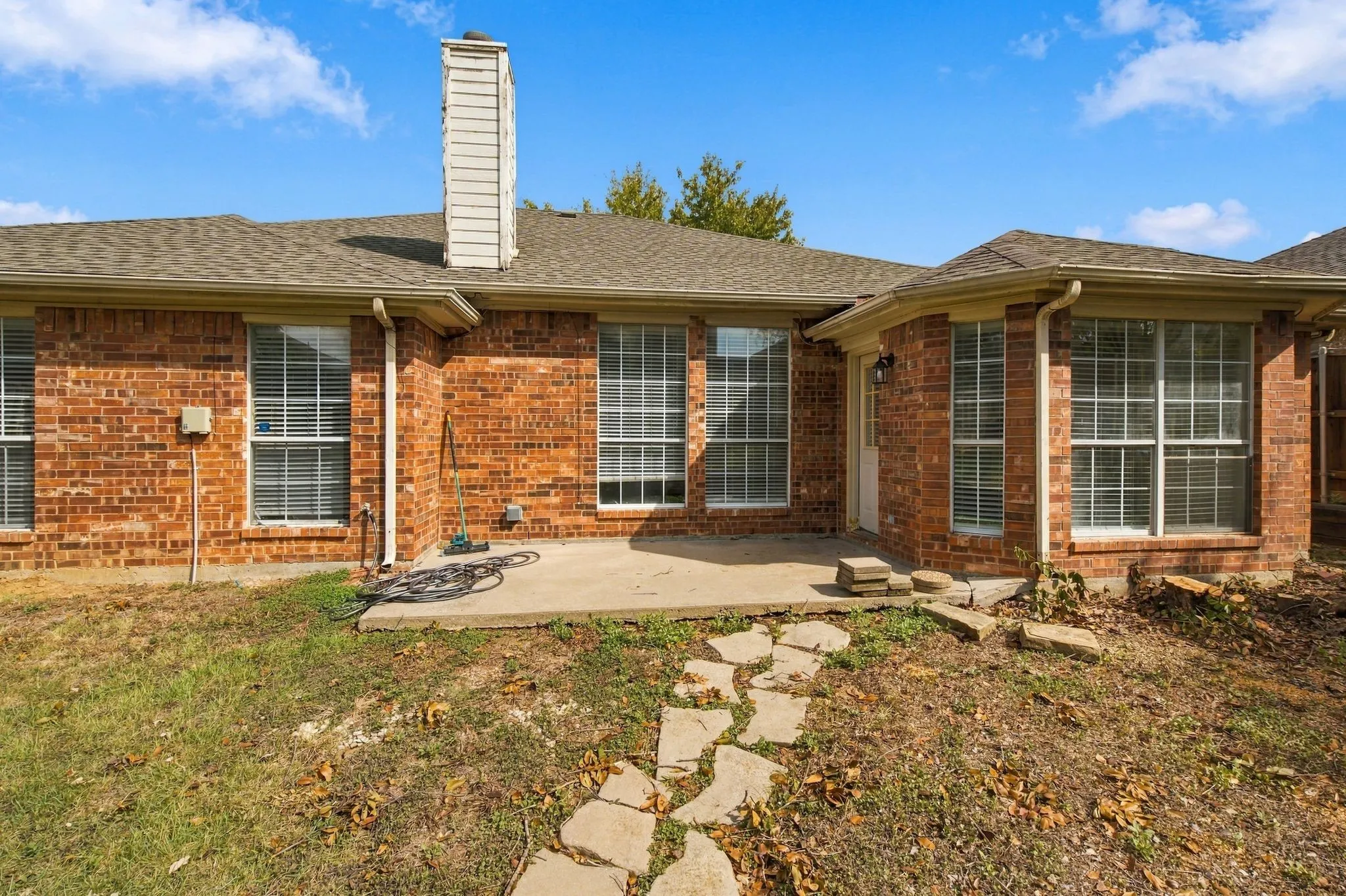 Single Family Residence For Rent in Dallas County , 1107 Chancellorsville Parkway, Grand Prairie, Texas 75052, 4 Bedroom, 2 Bathroom, 2 Garage spaces, 1,740 Sqft, built in 1998, mls#21350094, Real Estate Agent in Grand Prairie, Homes For Rent in Dallas county, Homes For Rent in Grand Prairie, Realtor in Grand Prairie Texas, Real Estate Brokerage Independent Realty Texas, Luminita Cordes Realtor