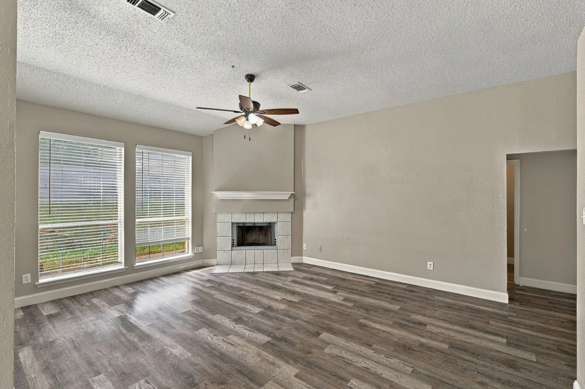 Single Family Residence For Rent in Dallas County , 1107 Chancellorsville Parkway, Grand Prairie, Texas 75052, 4 Bedroom, 2 Bathroom, 2 Garage spaces, 1,740 Sqft, built in 1998, mls#21350094, Real Estate Agent in Grand Prairie, Homes For Rent in Dallas county, Homes For Rent in Grand Prairie, Realtor in Grand Prairie Texas, Real Estate Brokerage Independent Realty Texas, Luminita Cordes Realtor
