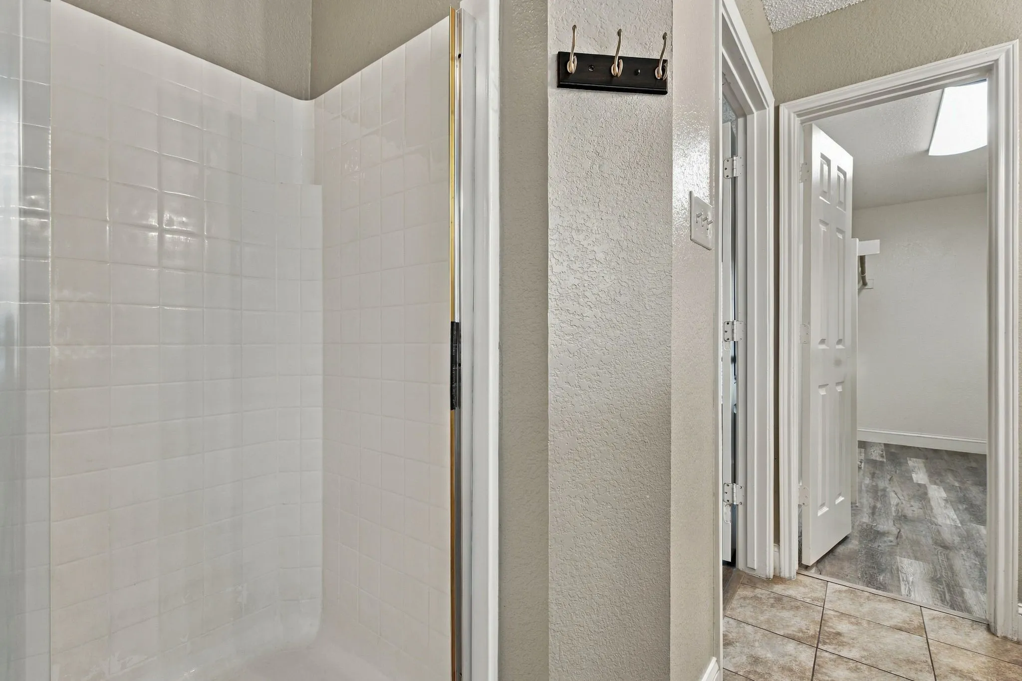 Single Family Residence For Rent in Dallas County , 1107 Chancellorsville Parkway, Grand Prairie, Texas 75052, 4 Bedroom, 2 Bathroom, 2 Garage spaces, 1,740 Sqft, built in 1998, mls#21350094, Real Estate Agent in Grand Prairie, Homes For Rent in Dallas county, Homes For Rent in Grand Prairie, Realtor in Grand Prairie Texas, Real Estate Brokerage Independent Realty Texas, Luminita Cordes Realtor