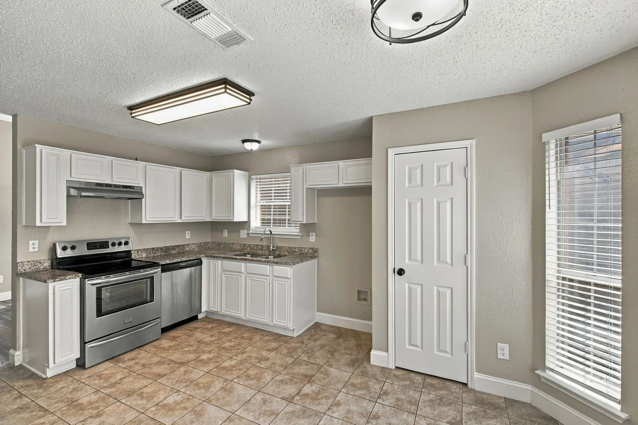 Single Family Residence For Rent in Dallas County , 1107 Chancellorsville Parkway, Grand Prairie, Texas 75052, 4 Bedroom, 2 Bathroom, 2 Garage spaces, 1,740 Sqft, built in 1998, mls#21350094, Real Estate Agent in Grand Prairie, Homes For Rent in Dallas county, Homes For Rent in Grand Prairie, Realtor in Grand Prairie Texas, Real Estate Brokerage Independent Realty Texas, Luminita Cordes Realtor