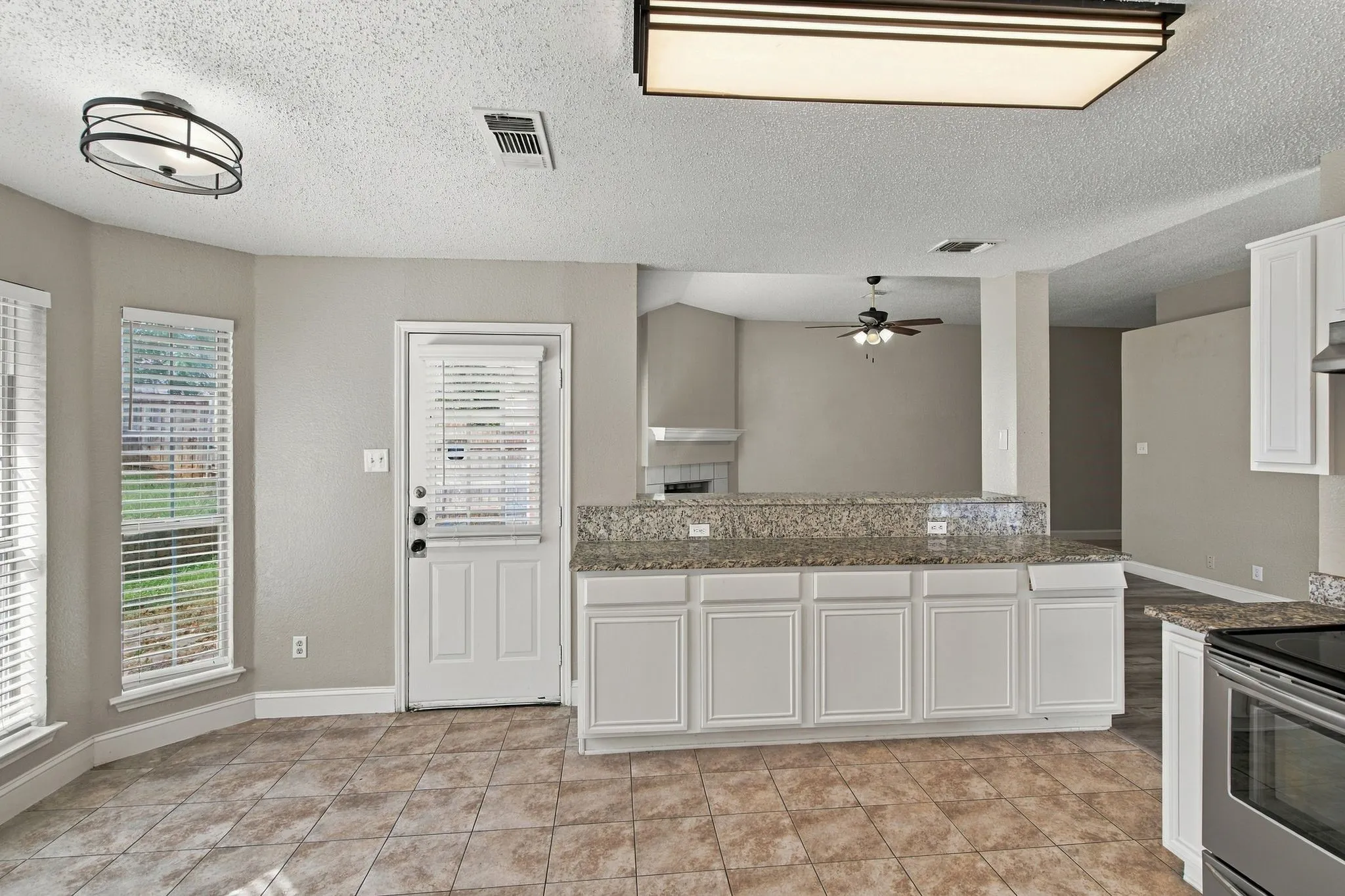 Single Family Residence For Rent in Dallas County , 1107 Chancellorsville Parkway, Grand Prairie, Texas 75052, 4 Bedroom, 2 Bathroom, 2 Garage spaces, 1,740 Sqft, built in 1998, mls#21350094, Real Estate Agent in Grand Prairie, Homes For Rent in Dallas county, Homes For Rent in Grand Prairie, Realtor in Grand Prairie Texas, Real Estate Brokerage Independent Realty Texas, Luminita Cordes Realtor