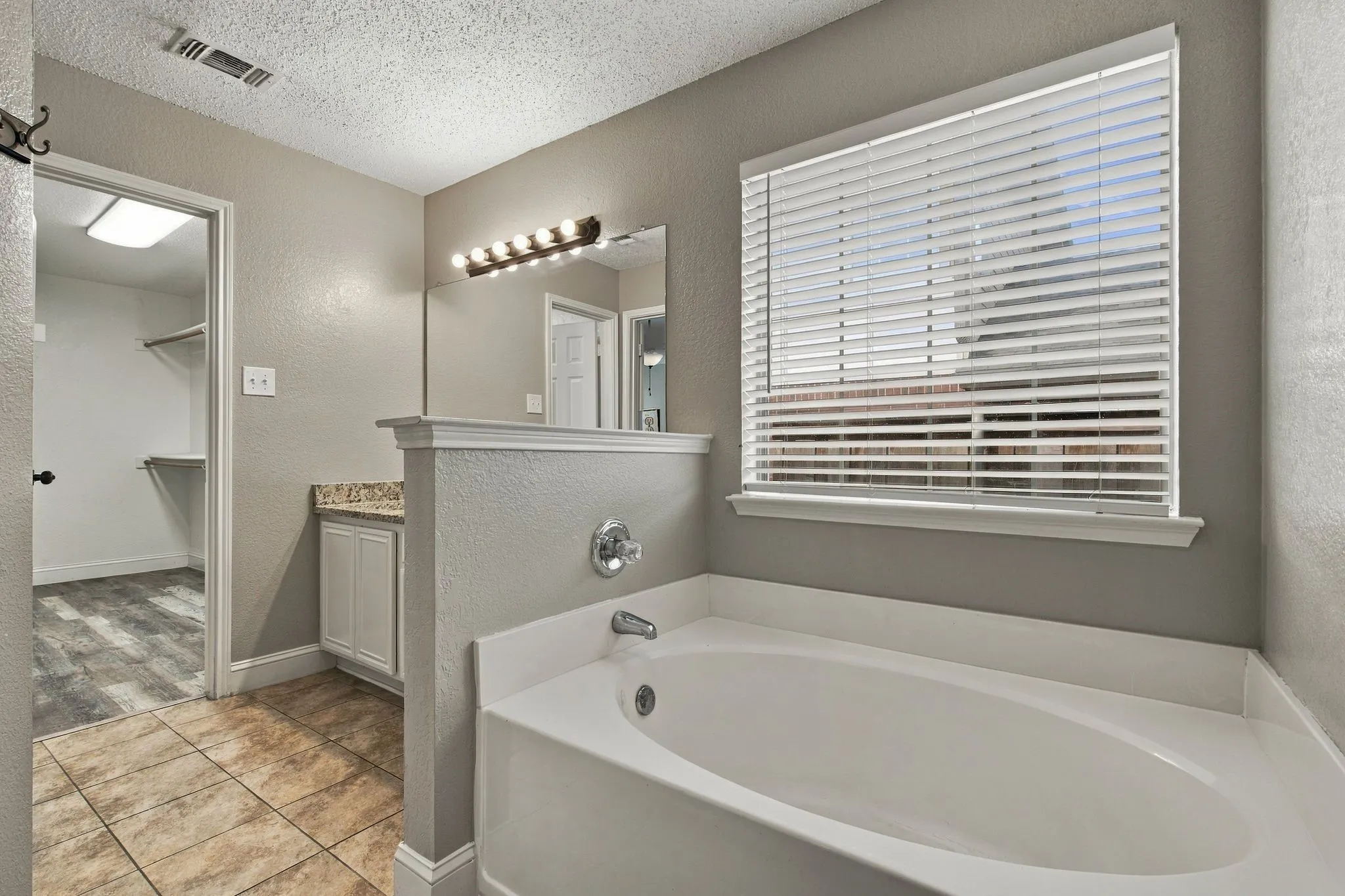 Single Family Residence For Rent in Dallas County , 1107 Chancellorsville Parkway, Grand Prairie, Texas 75052, 4 Bedroom, 2 Bathroom, 2 Garage spaces, 1,740 Sqft, built in 1998, mls#21350094, Real Estate Agent in Grand Prairie, Homes For Rent in Dallas county, Homes For Rent in Grand Prairie, Realtor in Grand Prairie Texas, Real Estate Brokerage Independent Realty Texas, Luminita Cordes Realtor