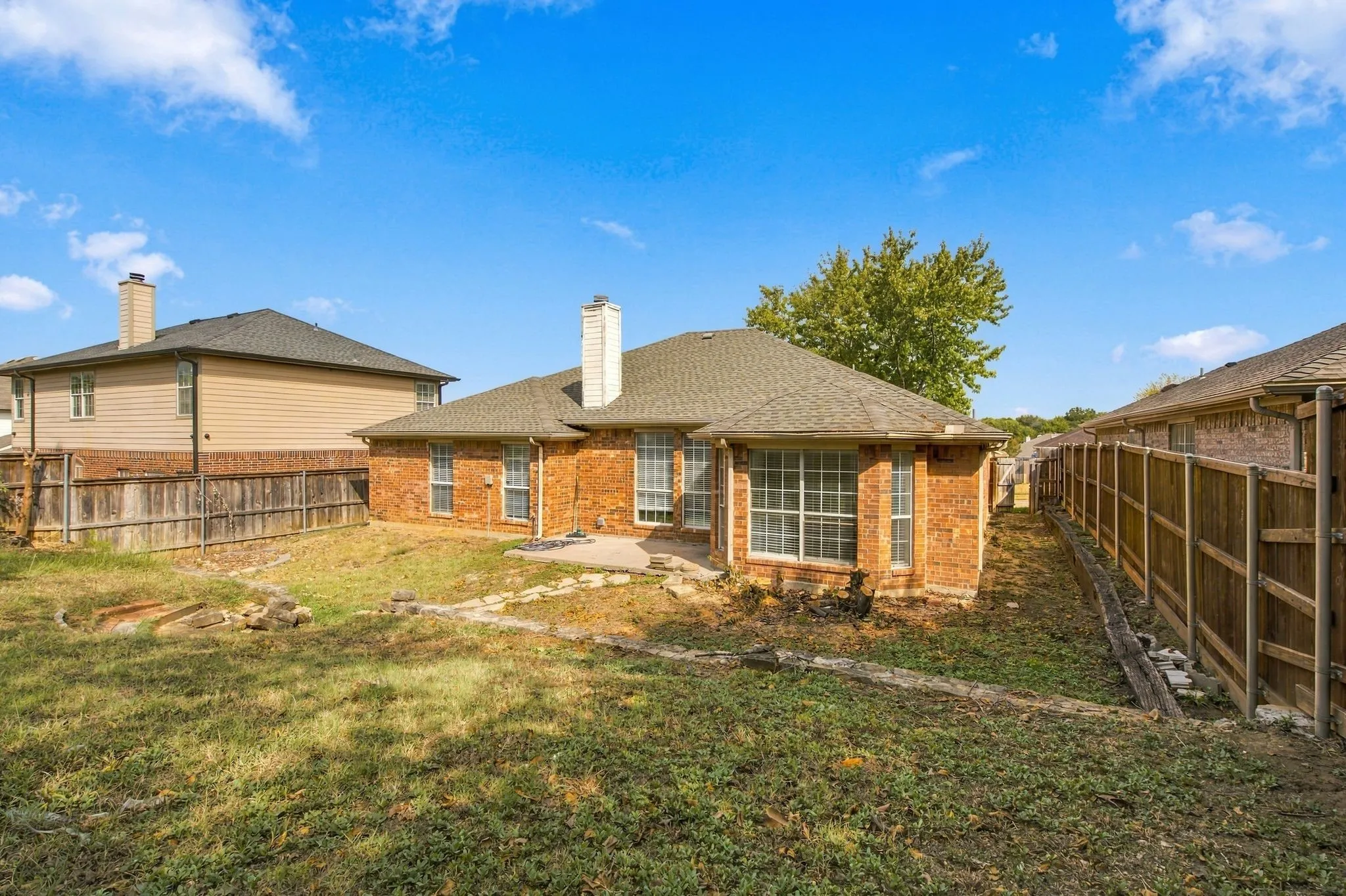 Single Family Residence For Rent in Dallas County , 1107 Chancellorsville Parkway, Grand Prairie, Texas 75052, 4 Bedroom, 2 Bathroom, 2 Garage spaces, 1,740 Sqft, built in 1998, mls#21350094, Real Estate Agent in Grand Prairie, Homes For Rent in Dallas county, Homes For Rent in Grand Prairie, Realtor in Grand Prairie Texas, Real Estate Brokerage Independent Realty Texas, Luminita Cordes Realtor