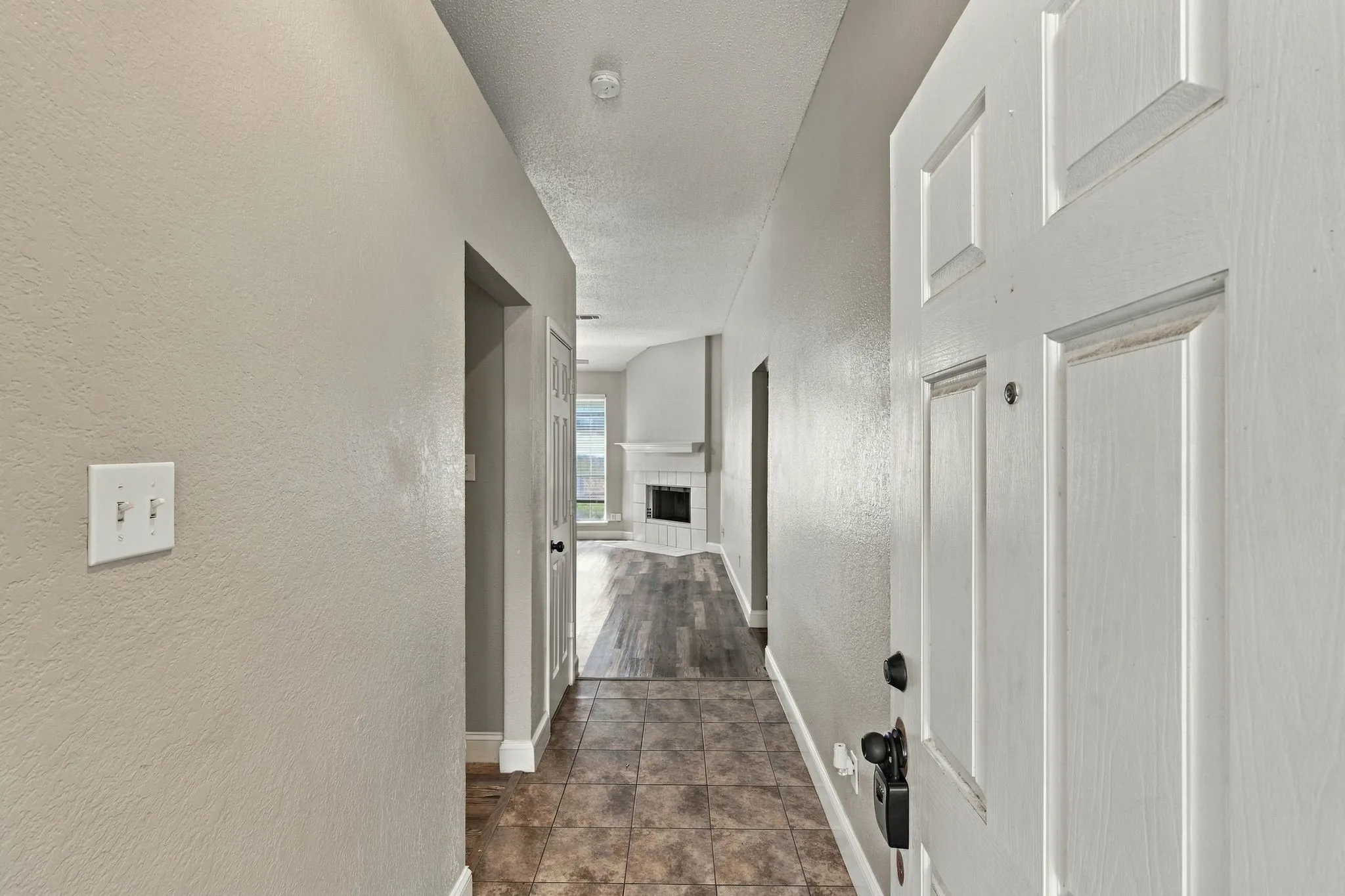 Single Family Residence For Rent in Dallas County , 1107 Chancellorsville Parkway, Grand Prairie, Texas 75052, 4 Bedroom, 2 Bathroom, 2 Garage spaces, 1,740 Sqft, built in 1998, mls#21350094, Real Estate Agent in Grand Prairie, Homes For Rent in Dallas county, Homes For Rent in Grand Prairie, Realtor in Grand Prairie Texas, Real Estate Brokerage Independent Realty Texas, Luminita Cordes Realtor