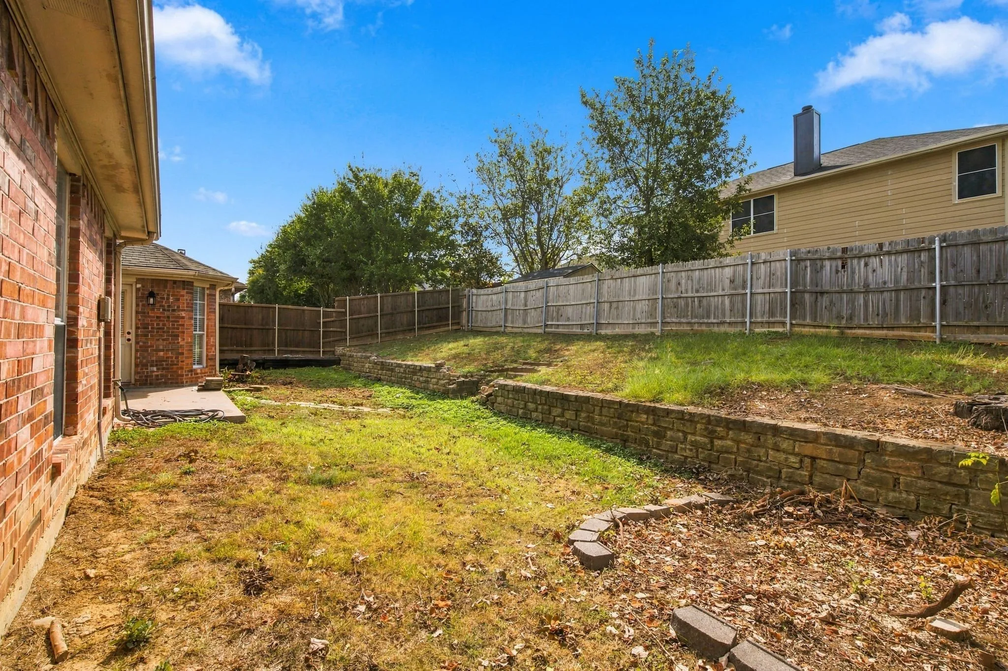 Single Family Residence For Rent in Dallas County , 1107 Chancellorsville Parkway, Grand Prairie, Texas 75052, 4 Bedroom, 2 Bathroom, 2 Garage spaces, 1,740 Sqft, built in 1998, mls#21350094, Real Estate Agent in Grand Prairie, Homes For Rent in Dallas county, Homes For Rent in Grand Prairie, Realtor in Grand Prairie Texas, Real Estate Brokerage Independent Realty Texas, Luminita Cordes Realtor