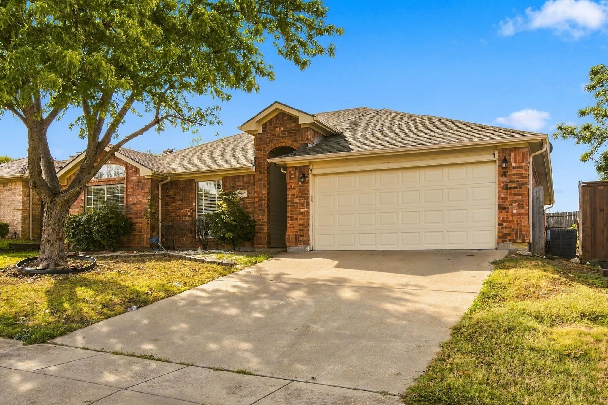 Single Family Residence For Rent in Dallas County , 1107 Chancellorsville Parkway, Grand Prairie, Texas 75052, 4 Bedroom, 2 Bathroom, 2 Garage spaces, 1,740 Sqft, built in 1998, mls#21350094, Real Estate Agent in Grand Prairie, Homes For Rent in Dallas county, Homes For Rent in Grand Prairie, Realtor in Grand Prairie Texas, Real Estate Brokerage Independent Realty Texas, Luminita Cordes Realtor