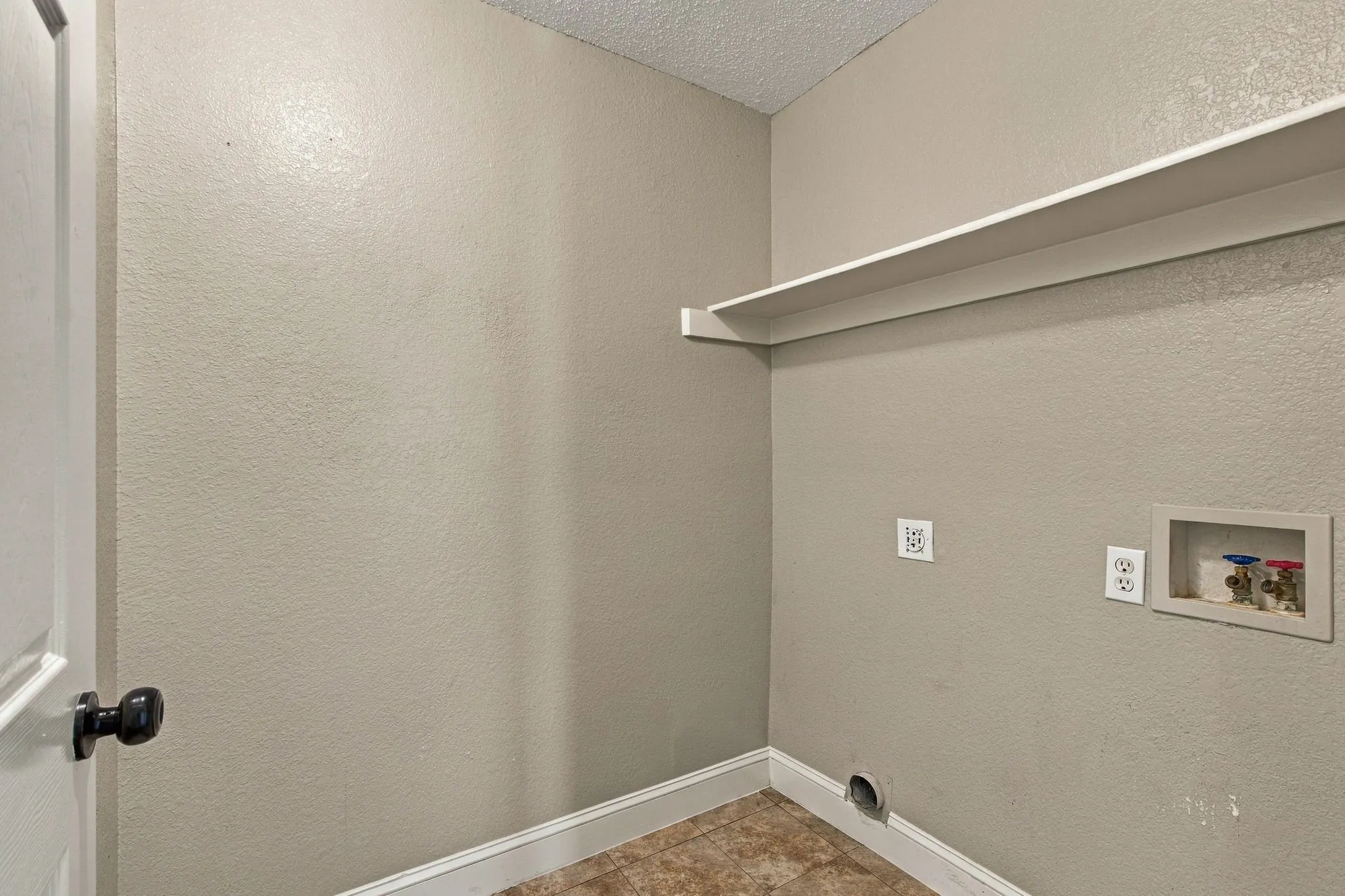 Single Family Residence For Rent in Dallas County , 1107 Chancellorsville Parkway, Grand Prairie, Texas 75052, 4 Bedroom, 2 Bathroom, 2 Garage spaces, 1,740 Sqft, built in 1998, mls#21350094, Real Estate Agent in Grand Prairie, Homes For Rent in Dallas county, Homes For Rent in Grand Prairie, Realtor in Grand Prairie Texas, Real Estate Brokerage Independent Realty Texas, Luminita Cordes Realtor