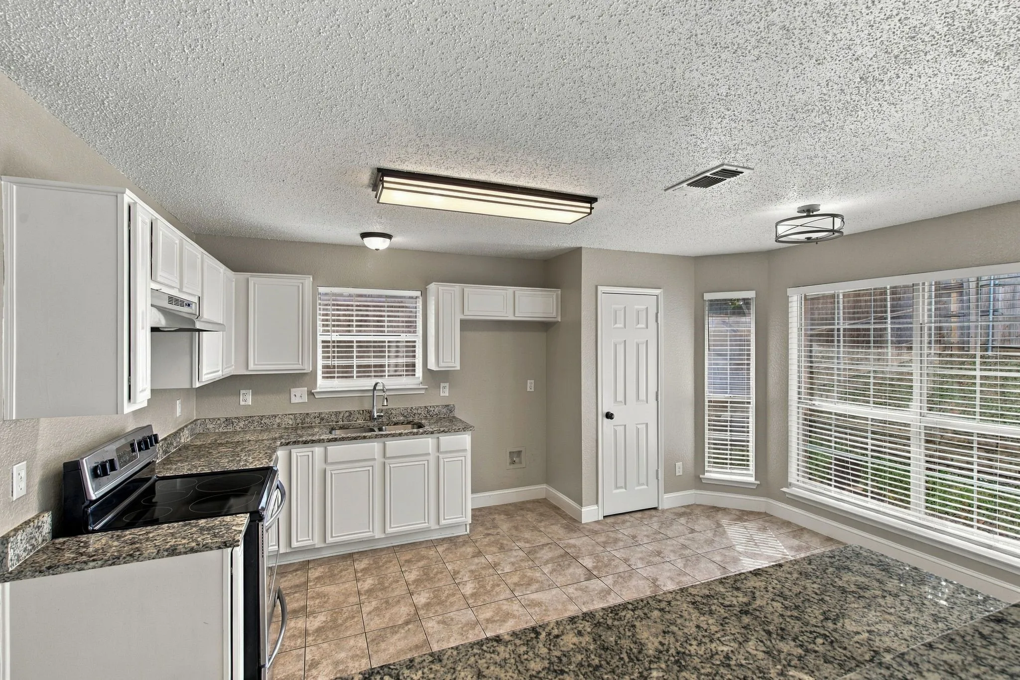 Single Family Residence For Rent in Dallas County , 1107 Chancellorsville Parkway, Grand Prairie, Texas 75052, 4 Bedroom, 2 Bathroom, 2 Garage spaces, 1,740 Sqft, built in 1998, mls#21350094, Real Estate Agent in Grand Prairie, Homes For Rent in Dallas county, Homes For Rent in Grand Prairie, Realtor in Grand Prairie Texas, Real Estate Brokerage Independent Realty Texas, Luminita Cordes Realtor