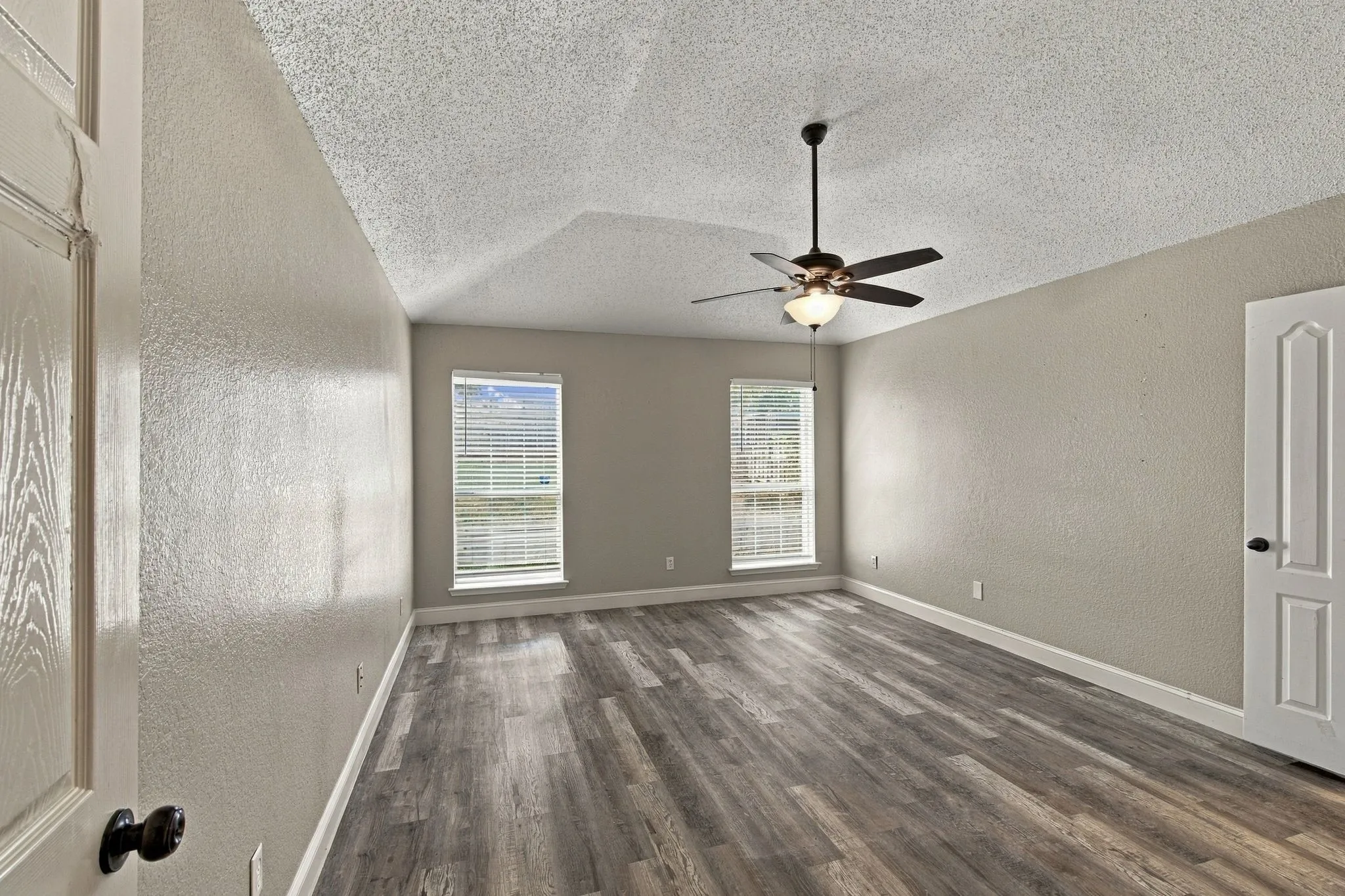 Single Family Residence For Rent in Dallas County , 1107 Chancellorsville Parkway, Grand Prairie, Texas 75052, 4 Bedroom, 2 Bathroom, 2 Garage spaces, 1,740 Sqft, built in 1998, mls#21350094, Real Estate Agent in Grand Prairie, Homes For Rent in Dallas county, Homes For Rent in Grand Prairie, Realtor in Grand Prairie Texas, Real Estate Brokerage Independent Realty Texas, Luminita Cordes Realtor