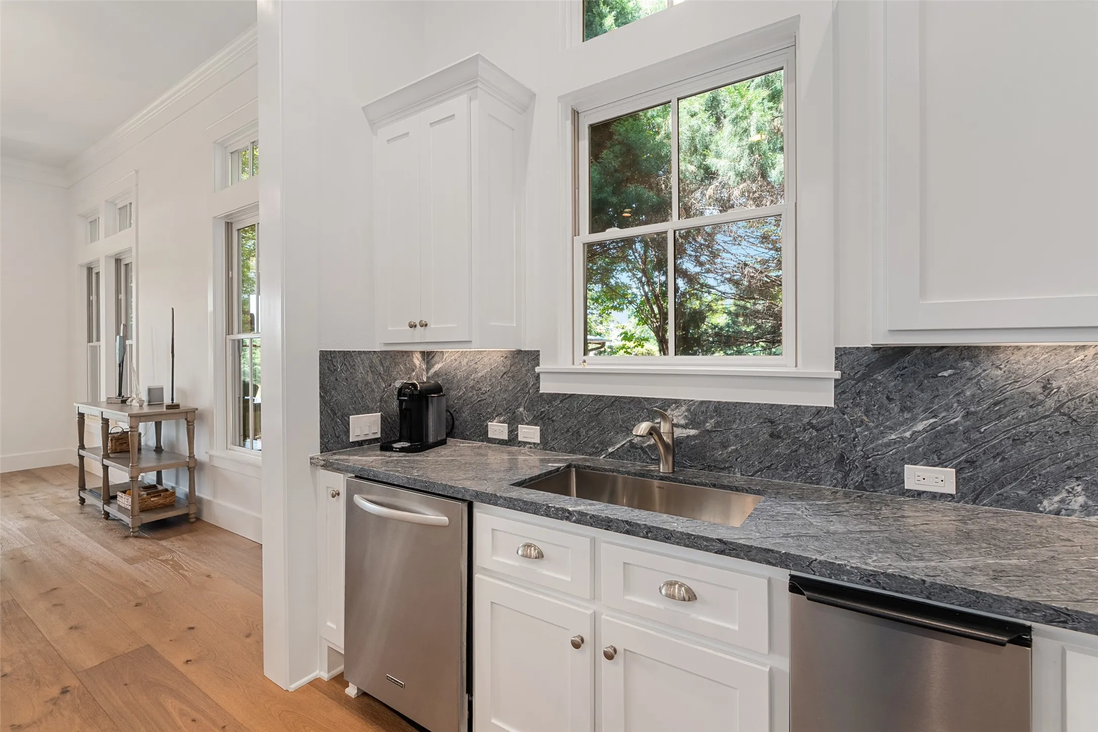 Single Family Residence For Sale in Henderson County , 4505 East Cove Court, Malakoff, Texas 75148, 5 Bedrooms, 5 Bathrooms, 1 Garage spaces, 3,104 Sqft, built in 2013, Price $2,150,000, mls#21345899, Real Estate Agent in Malakoff, Homes For Sale in Henderson county, Homes For Sale in Malakoff, Realtor in Malakoff Texas, Real Estate Brokerage Independent Realty Texas, Luminita Cordes Realtor