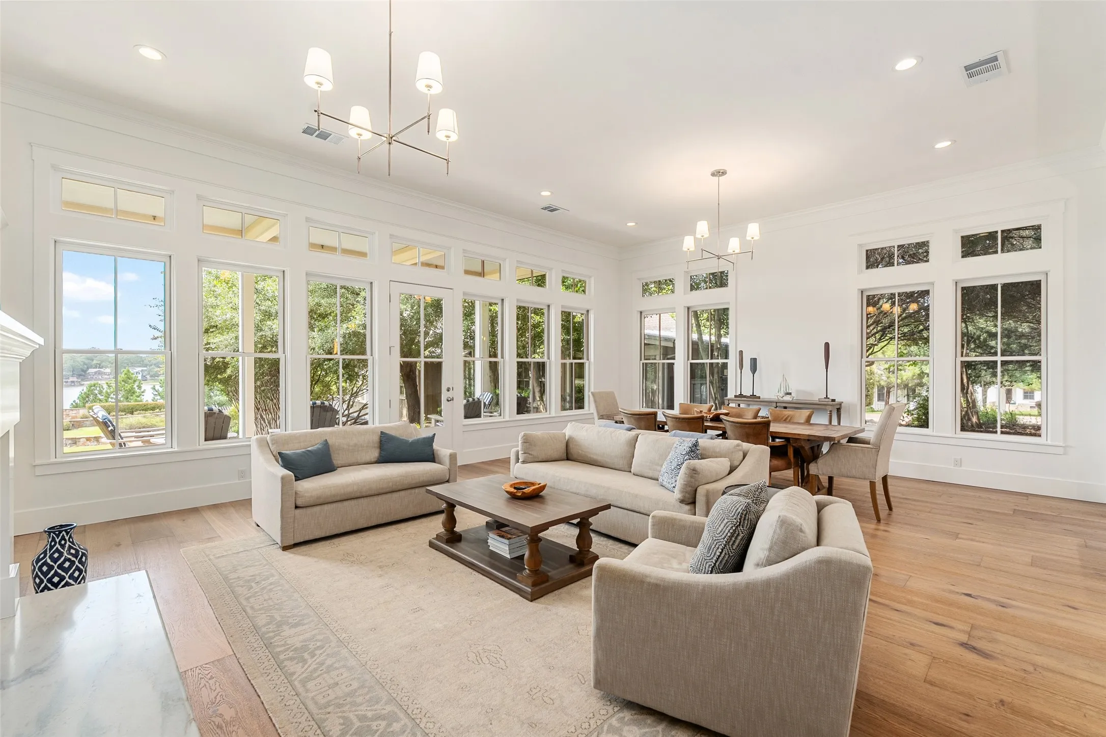 Single Family Residence For Sale in Henderson County , 4505 East Cove Court, Malakoff, Texas 75148, 5 Bedrooms, 5 Bathrooms, 1 Garage spaces, 3,104 Sqft, built in 2013, Price $2,150,000, mls#21345899, Real Estate Agent in Malakoff, Homes For Sale in Henderson county, Homes For Sale in Malakoff, Realtor in Malakoff Texas, Real Estate Brokerage Independent Realty Texas, Luminita Cordes Realtor