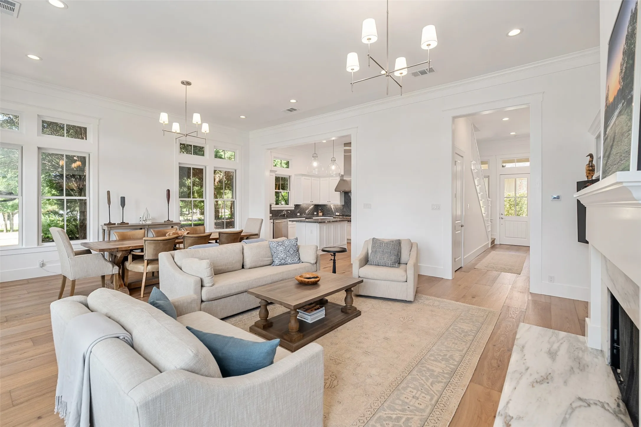 Single Family Residence For Sale in Henderson County , 4505 East Cove Court, Malakoff, Texas 75148, 5 Bedrooms, 5 Bathrooms, 1 Garage spaces, 3,104 Sqft, built in 2013, Price $2,150,000, mls#21345899, Real Estate Agent in Malakoff, Homes For Sale in Henderson county, Homes For Sale in Malakoff, Realtor in Malakoff Texas, Real Estate Brokerage Independent Realty Texas, Luminita Cordes Realtor