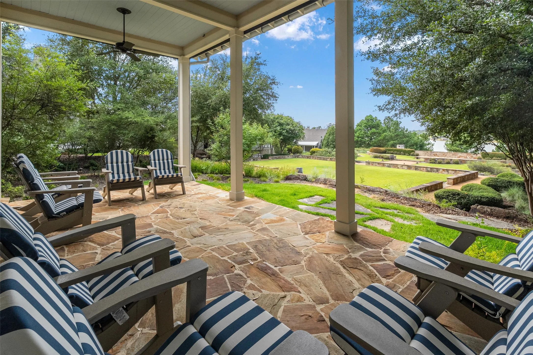 Single Family Residence For Sale in Henderson County , 4505 East Cove Court, Malakoff, Texas 75148, 5 Bedrooms, 5 Bathrooms, 1 Garage spaces, 3,104 Sqft, built in 2013, Price $2,150,000, mls#21345899, Real Estate Agent in Malakoff, Homes For Sale in Henderson county, Homes For Sale in Malakoff, Realtor in Malakoff Texas, Real Estate Brokerage Independent Realty Texas, Luminita Cordes Realtor