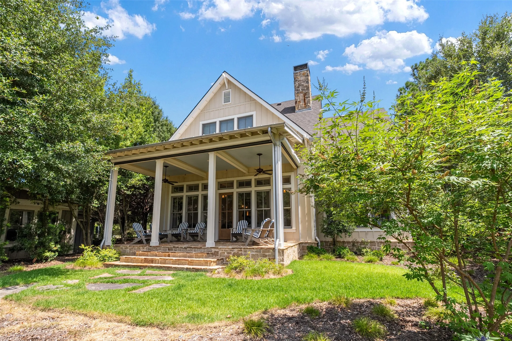 Single Family Residence For Sale in Henderson County , 4505 East Cove Court, Malakoff, Texas 75148, 5 Bedrooms, 5 Bathrooms, 1 Garage spaces, 3,104 Sqft, built in 2013, Price $2,150,000, mls#21345899, Real Estate Agent in Malakoff, Homes For Sale in Henderson county, Homes For Sale in Malakoff, Realtor in Malakoff Texas, Real Estate Brokerage Independent Realty Texas, Luminita Cordes Realtor