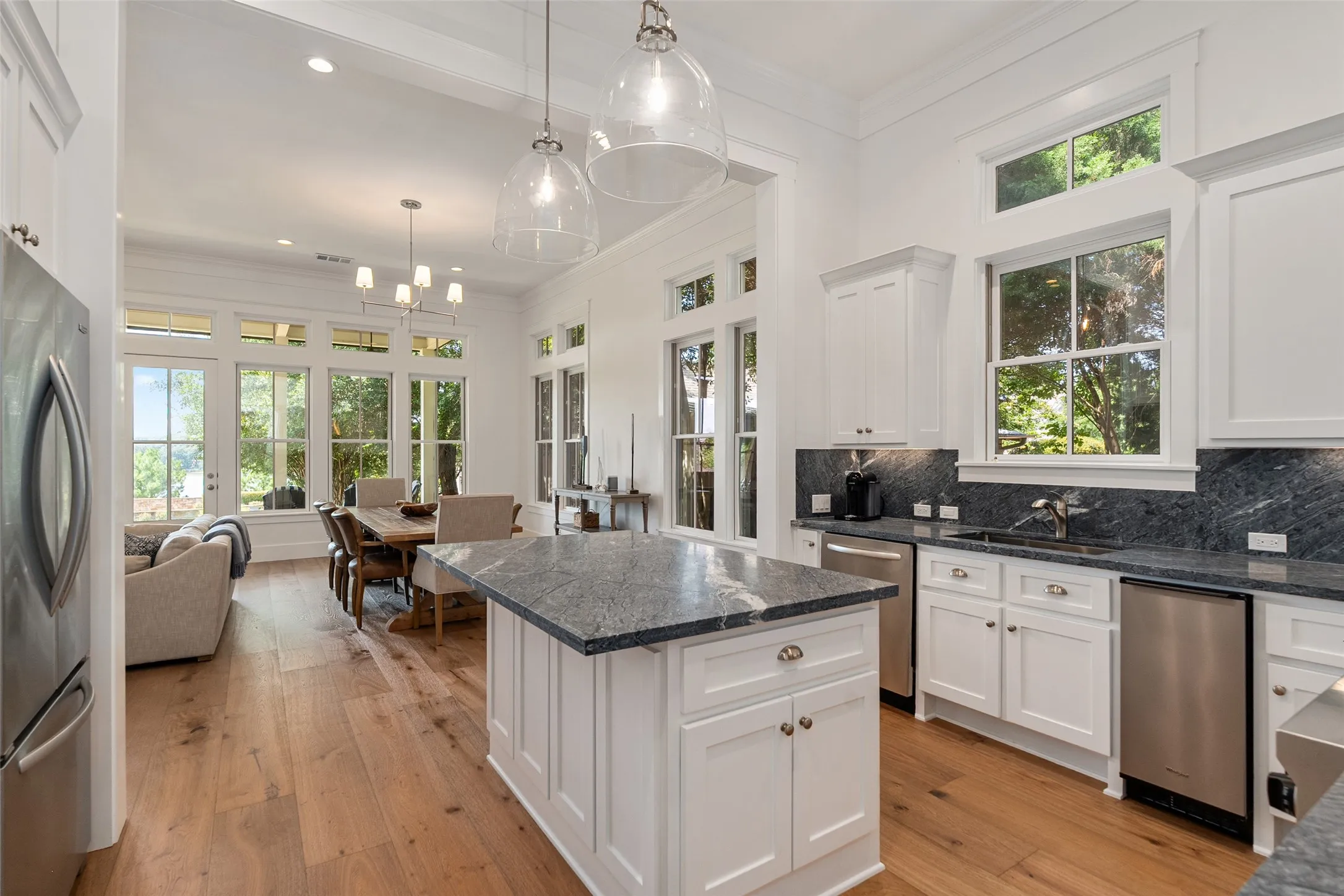 Single Family Residence For Sale in Henderson County , 4505 East Cove Court, Malakoff, Texas 75148, 5 Bedrooms, 5 Bathrooms, 1 Garage spaces, 3,104 Sqft, built in 2013, Price $2,150,000, mls#21345899, Real Estate Agent in Malakoff, Homes For Sale in Henderson county, Homes For Sale in Malakoff, Realtor in Malakoff Texas, Real Estate Brokerage Independent Realty Texas, Luminita Cordes Realtor