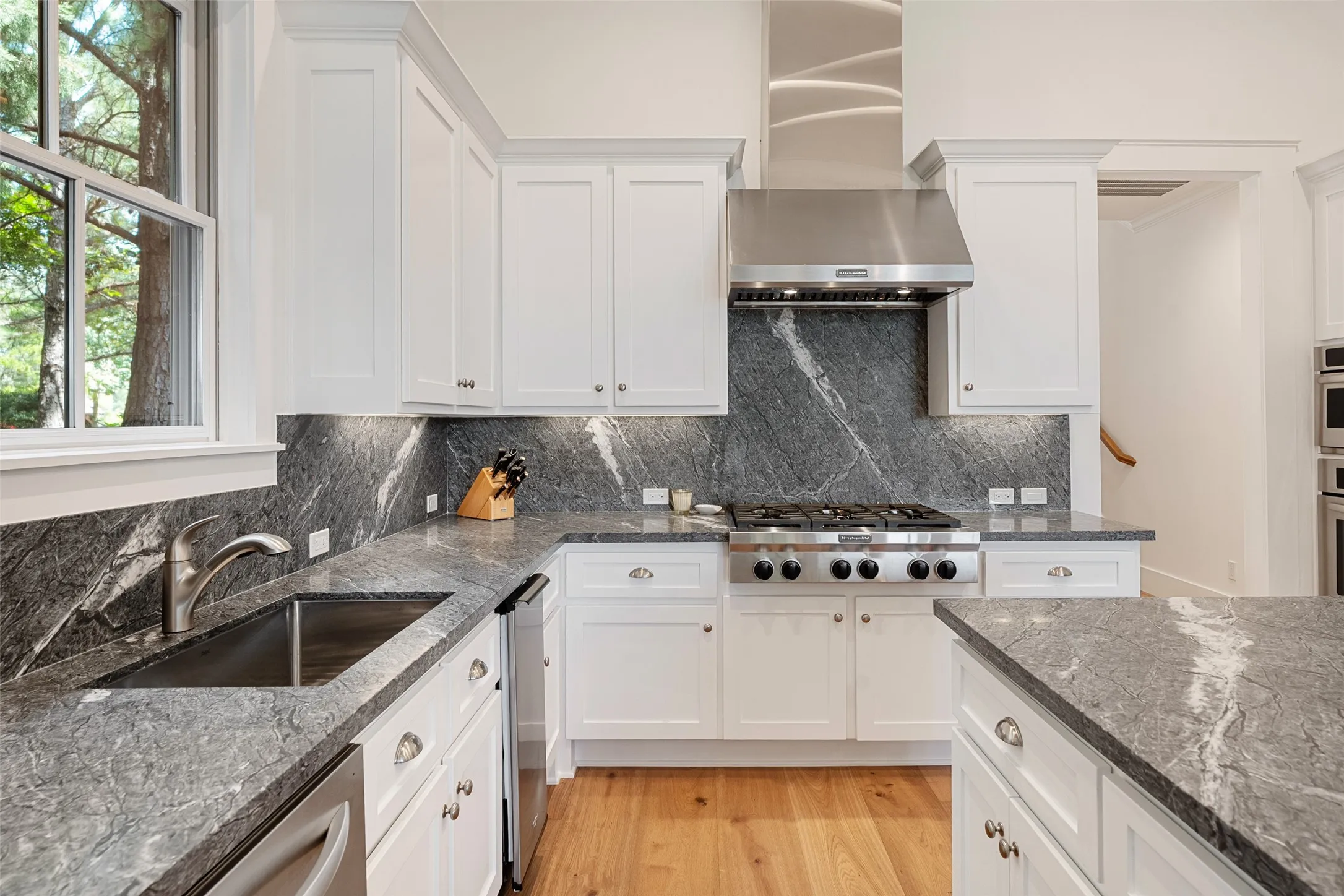 Single Family Residence For Sale in Henderson County , 4505 East Cove Court, Malakoff, Texas 75148, 5 Bedrooms, 5 Bathrooms, 1 Garage spaces, 3,104 Sqft, built in 2013, Price $2,150,000, mls#21345899, Real Estate Agent in Malakoff, Homes For Sale in Henderson county, Homes For Sale in Malakoff, Realtor in Malakoff Texas, Real Estate Brokerage Independent Realty Texas, Luminita Cordes Realtor