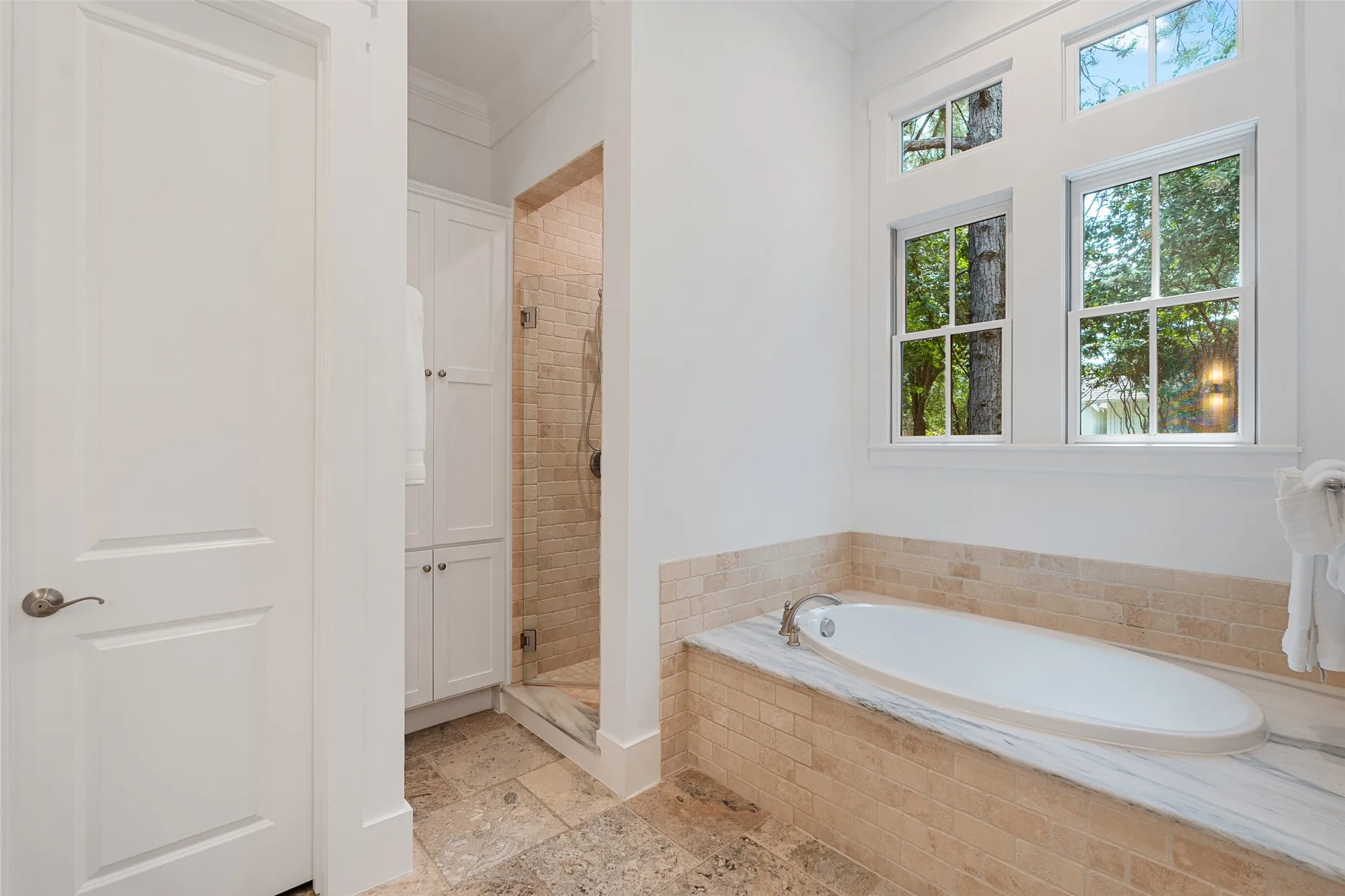 Single Family Residence For Sale in Henderson County , 4505 East Cove Court, Malakoff, Texas 75148, 5 Bedrooms, 5 Bathrooms, 1 Garage spaces, 3,104 Sqft, built in 2013, Price $2,150,000, mls#21345899, Real Estate Agent in Malakoff, Homes For Sale in Henderson county, Homes For Sale in Malakoff, Realtor in Malakoff Texas, Real Estate Brokerage Independent Realty Texas, Luminita Cordes Realtor
