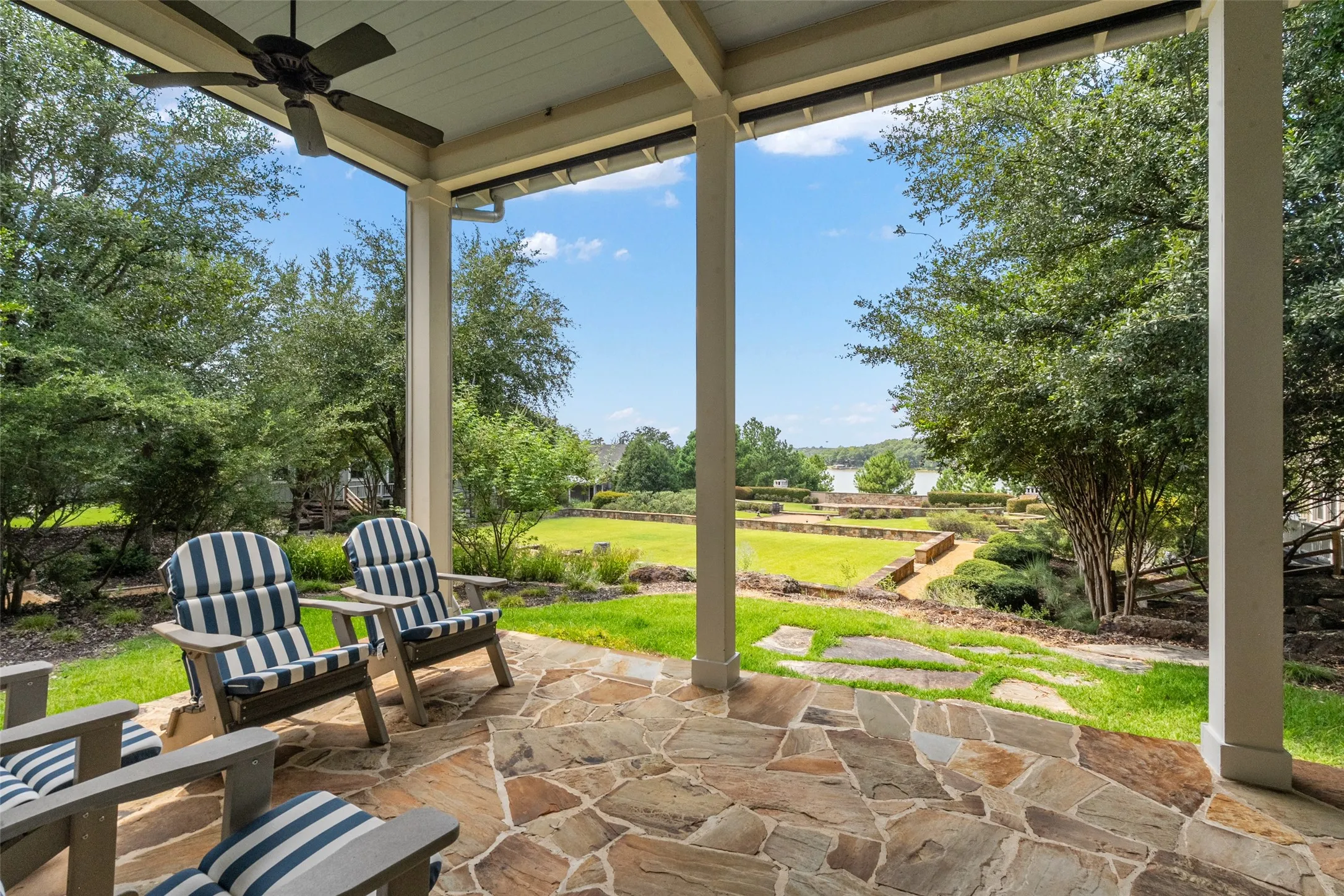 Single Family Residence For Sale in Henderson County , 4505 East Cove Court, Malakoff, Texas 75148, 5 Bedrooms, 5 Bathrooms, 1 Garage spaces, 3,104 Sqft, built in 2013, Price $2,150,000, mls#21345899, Real Estate Agent in Malakoff, Homes For Sale in Henderson county, Homes For Sale in Malakoff, Realtor in Malakoff Texas, Real Estate Brokerage Independent Realty Texas, Luminita Cordes Realtor