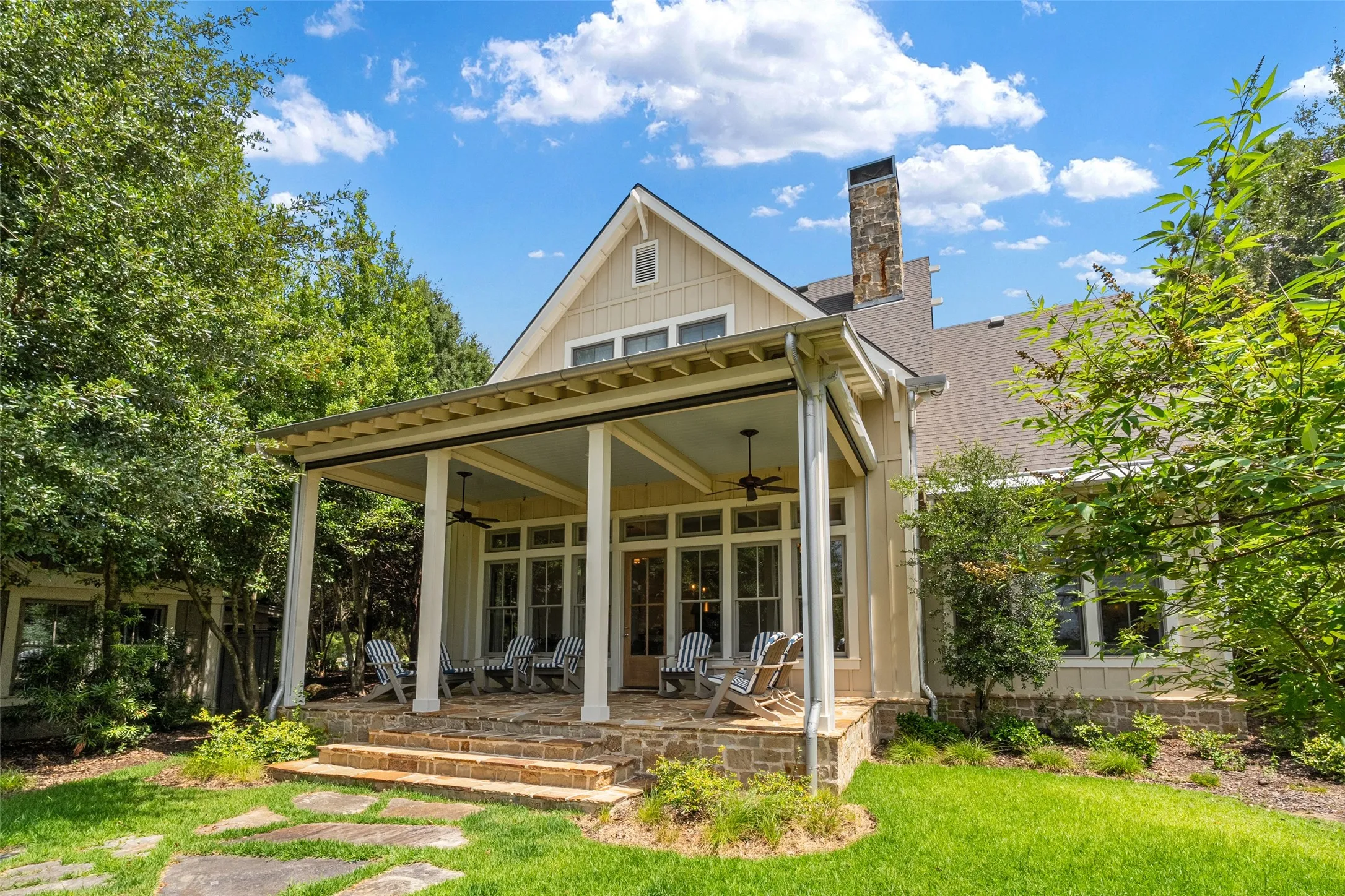 Single Family Residence For Sale in Henderson County , 4505 East Cove Court, Malakoff, Texas 75148, 5 Bedrooms, 5 Bathrooms, 1 Garage spaces, 3,104 Sqft, built in 2013, Price $2,150,000, mls#21345899, Real Estate Agent in Malakoff, Homes For Sale in Henderson county, Homes For Sale in Malakoff, Realtor in Malakoff Texas, Real Estate Brokerage Independent Realty Texas, Luminita Cordes Realtor