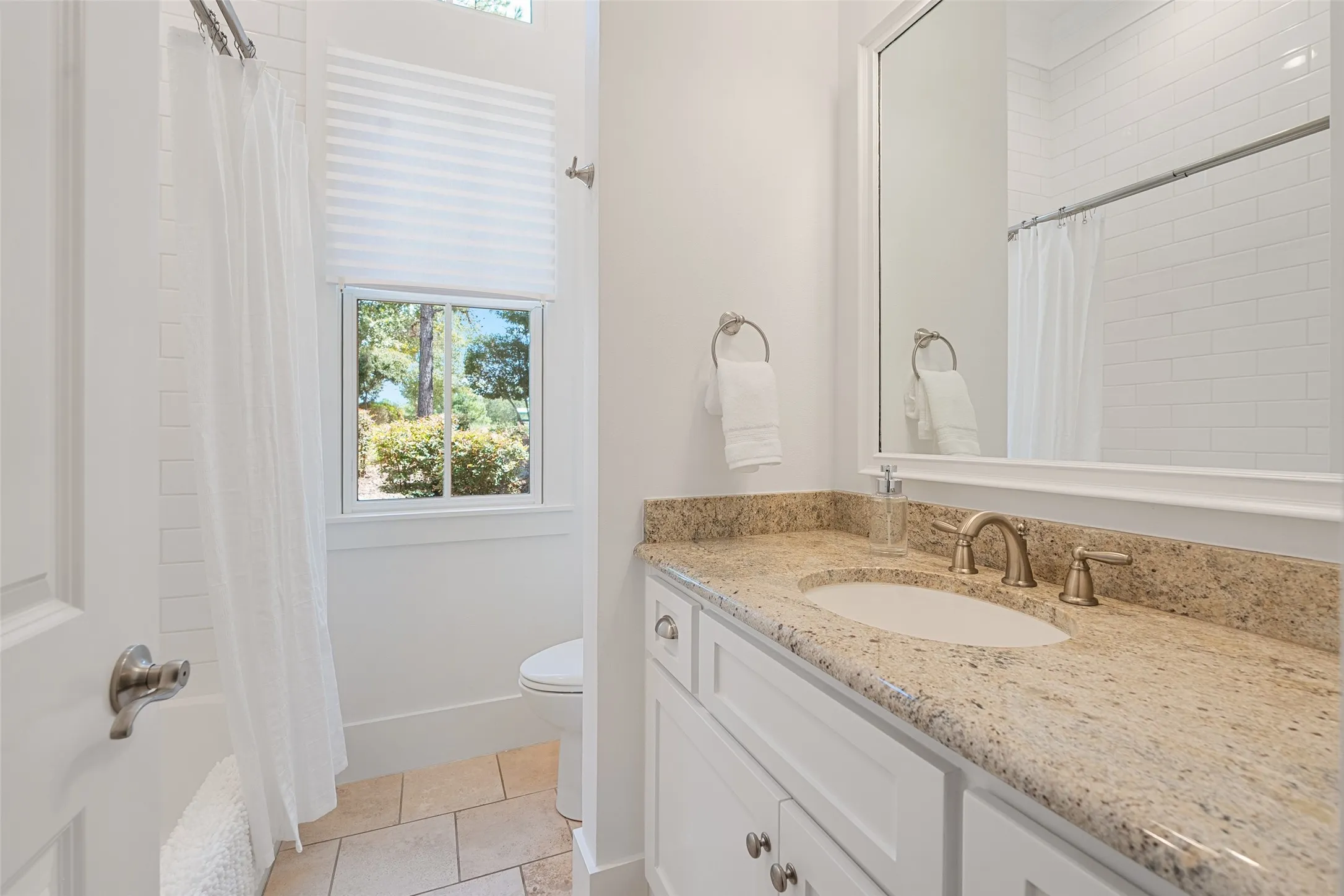 Single Family Residence For Sale in Henderson County , 4505 East Cove Court, Malakoff, Texas 75148, 5 Bedrooms, 5 Bathrooms, 1 Garage spaces, 3,104 Sqft, built in 2013, Price $2,150,000, mls#21345899, Real Estate Agent in Malakoff, Homes For Sale in Henderson county, Homes For Sale in Malakoff, Realtor in Malakoff Texas, Real Estate Brokerage Independent Realty Texas, Luminita Cordes Realtor
