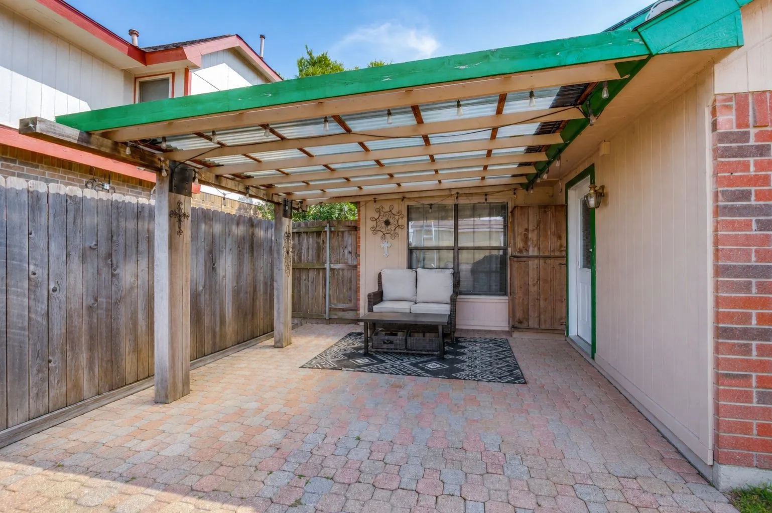 Single Family Residence For Sale in Tarrant County , 2910 Spinner Lane, Grand Prairie, Texas 75052, 3 Bedroom, 2 Bathroom, Garage spaces, 1,907 Sqft, built in 1987, mls#21350529, Real Estate Agent in Grand Prairie, Homes For Sale in Tarrant county, Homes For Sale in Grand Prairie, Realtor in Grand Prairie Texas, Real Estate Brokerage Independent Realty Texas, Luminita Cordes Realtor