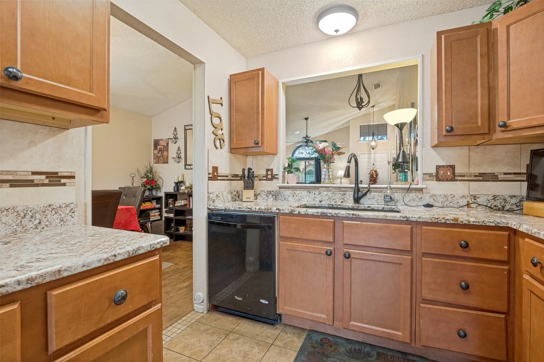 Single Family Residence For Sale in Tarrant County , 2910 Spinner Lane, Grand Prairie, Texas 75052, 3 Bedroom, 2 Bathroom, Garage spaces, 1,907 Sqft, built in 1987, mls#21350529, Real Estate Agent in Grand Prairie, Homes For Sale in Tarrant county, Homes For Sale in Grand Prairie, Realtor in Grand Prairie Texas, Real Estate Brokerage Independent Realty Texas, Luminita Cordes Realtor