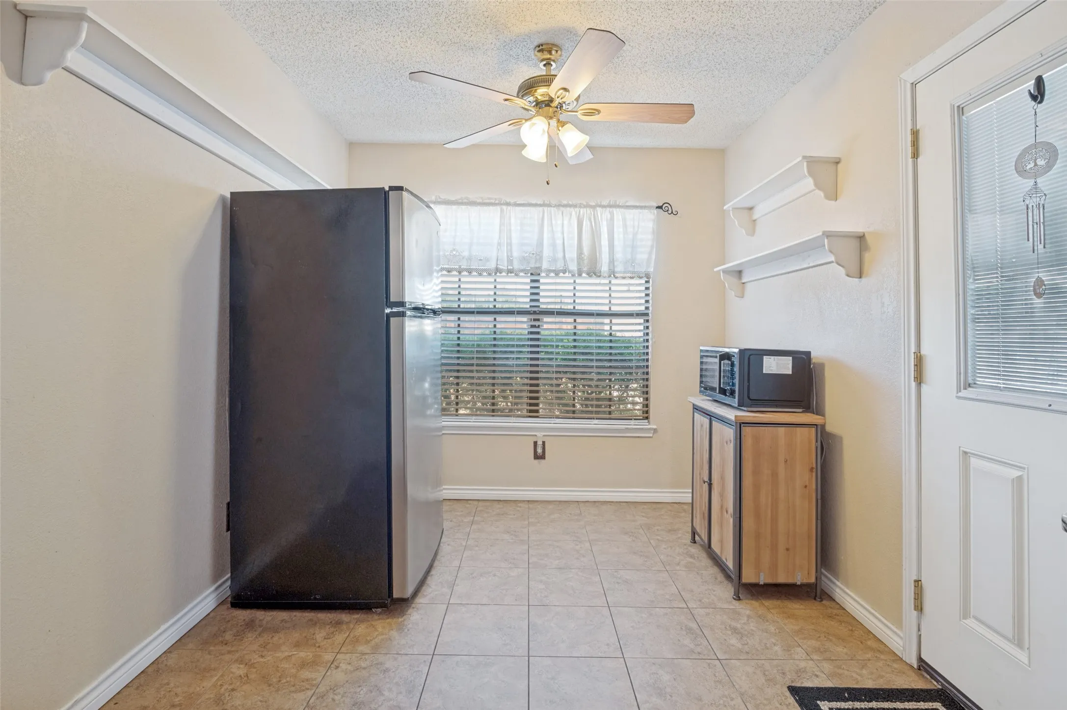 Single Family Residence For Sale in Tarrant County , 2910 Spinner Lane, Grand Prairie, Texas 75052, 3 Bedroom, 2 Bathroom, Garage spaces, 1,907 Sqft, built in 1987, mls#21350529, Real Estate Agent in Grand Prairie, Homes For Sale in Tarrant county, Homes For Sale in Grand Prairie, Realtor in Grand Prairie Texas, Real Estate Brokerage Independent Realty Texas, Luminita Cordes Realtor