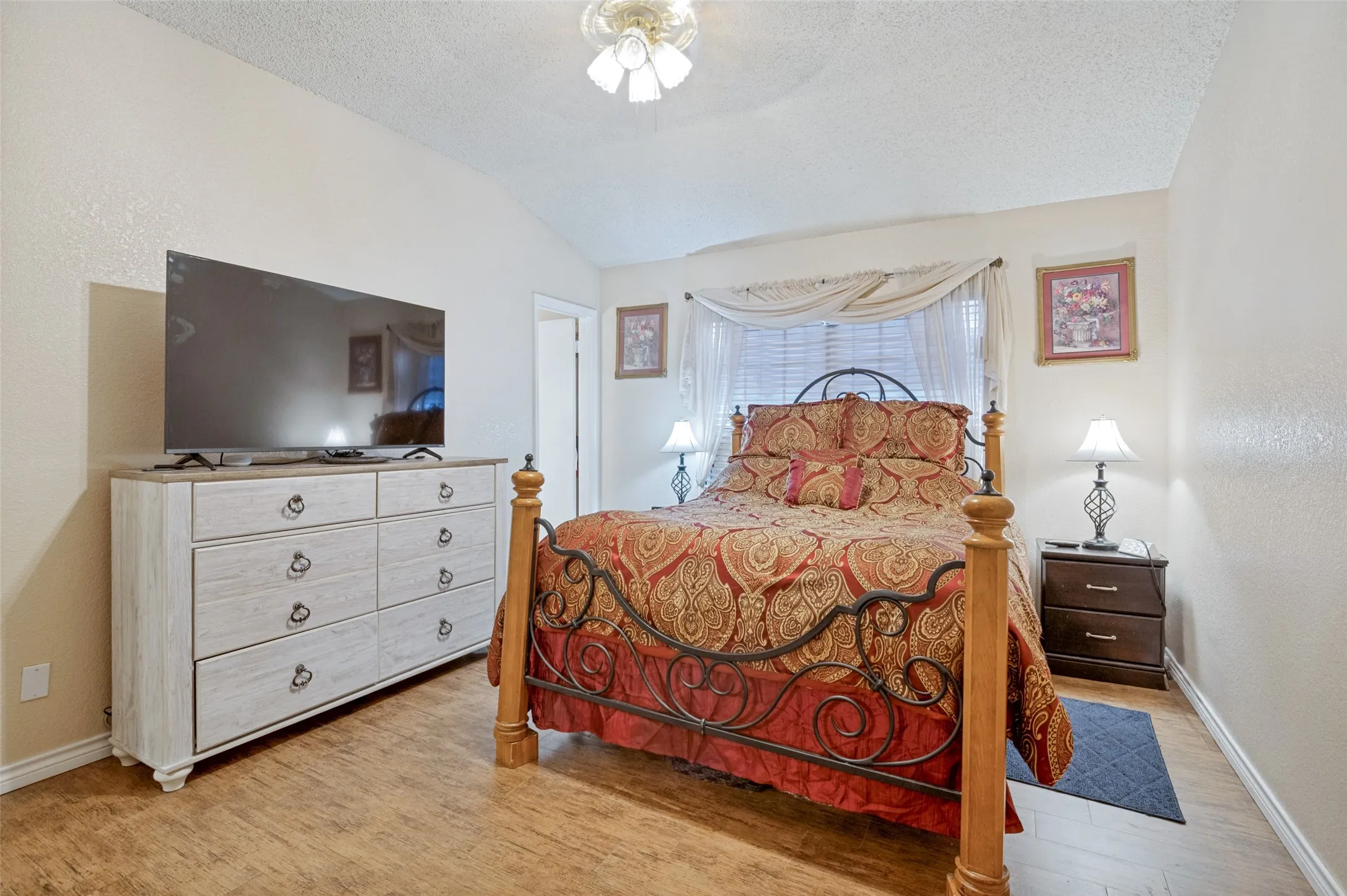 Single Family Residence For Sale in Tarrant County , 2910 Spinner Lane, Grand Prairie, Texas 75052, 3 Bedroom, 2 Bathroom, Garage spaces, 1,907 Sqft, built in 1987, mls#21350529, Real Estate Agent in Grand Prairie, Homes For Sale in Tarrant county, Homes For Sale in Grand Prairie, Realtor in Grand Prairie Texas, Real Estate Brokerage Independent Realty Texas, Luminita Cordes Realtor
