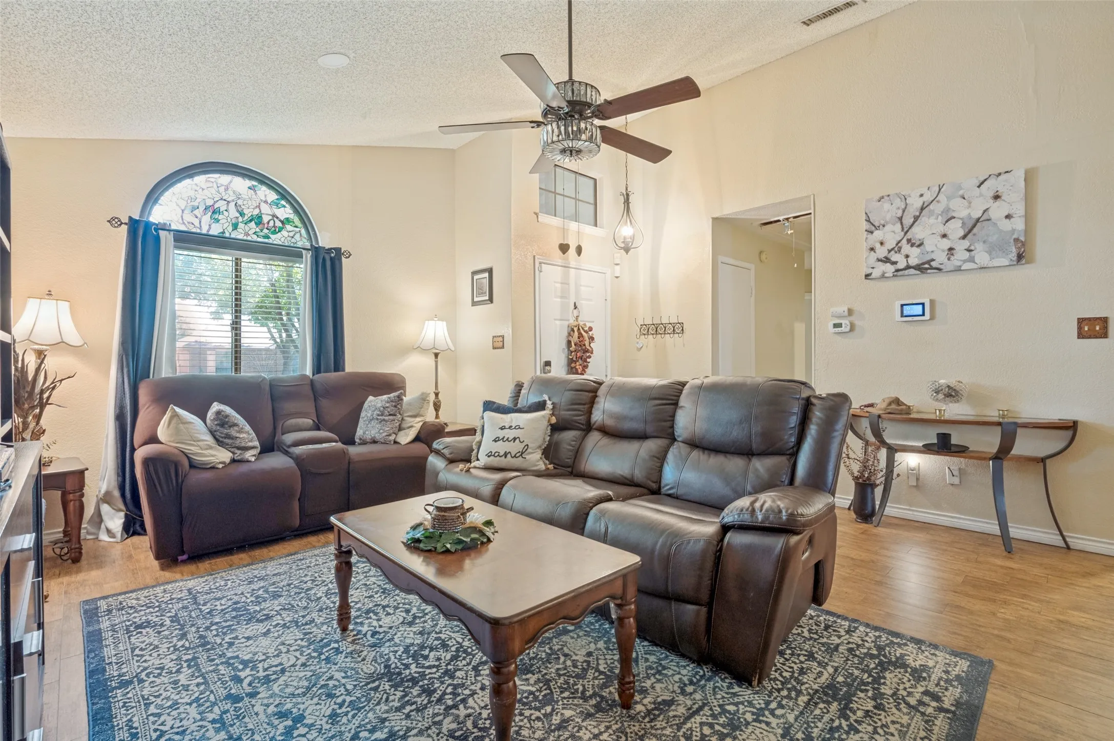 Single Family Residence For Sale in Tarrant County , 2910 Spinner Lane, Grand Prairie, Texas 75052, 3 Bedroom, 2 Bathroom, Garage spaces, 1,907 Sqft, built in 1987, mls#21350529, Real Estate Agent in Grand Prairie, Homes For Sale in Tarrant county, Homes For Sale in Grand Prairie, Realtor in Grand Prairie Texas, Real Estate Brokerage Independent Realty Texas, Luminita Cordes Realtor