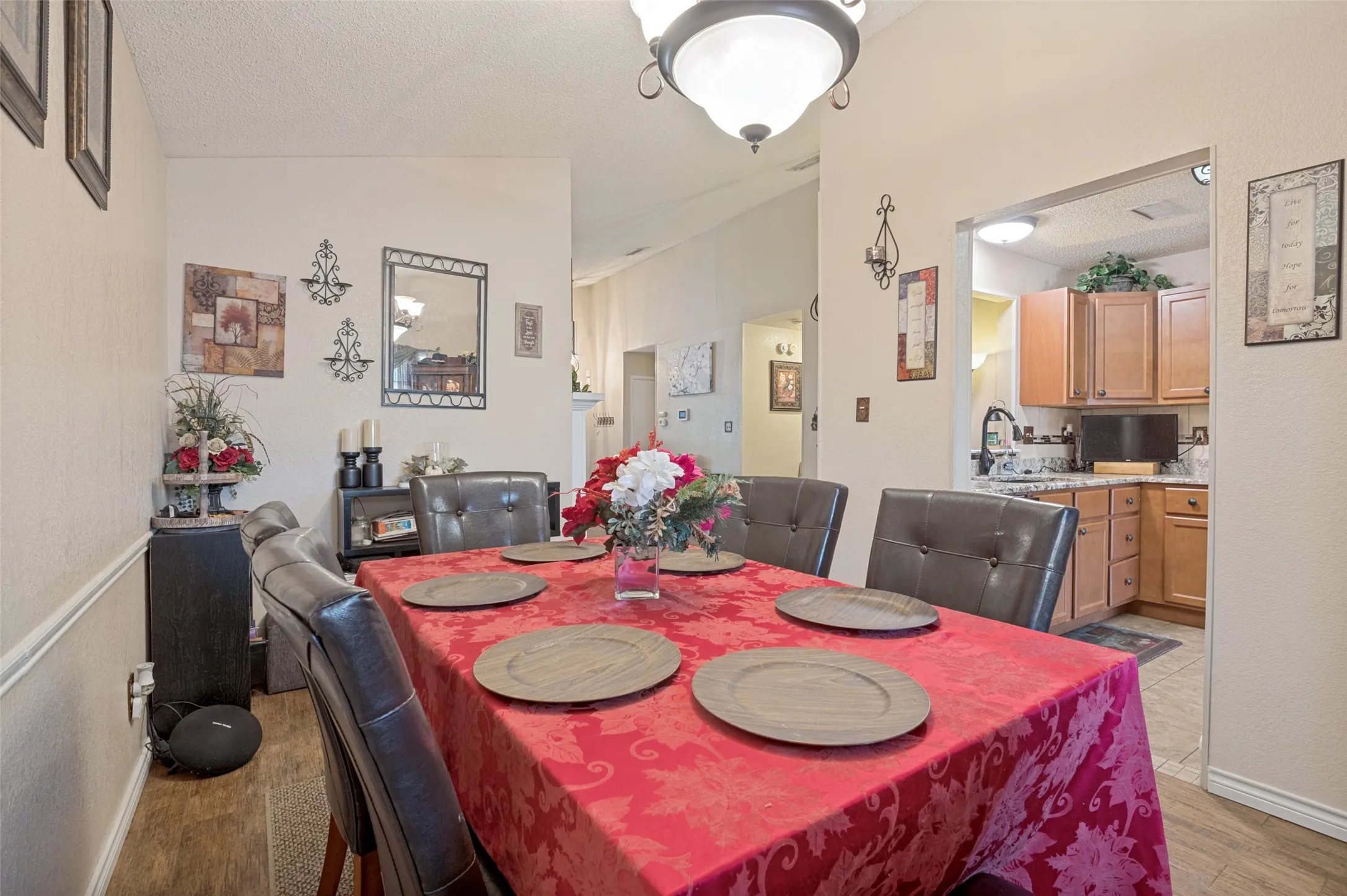 Single Family Residence For Sale in Tarrant County , 2910 Spinner Lane, Grand Prairie, Texas 75052, 3 Bedroom, 2 Bathroom, Garage spaces, 1,907 Sqft, built in 1987, mls#21350529, Real Estate Agent in Grand Prairie, Homes For Sale in Tarrant county, Homes For Sale in Grand Prairie, Realtor in Grand Prairie Texas, Real Estate Brokerage Independent Realty Texas, Luminita Cordes Realtor