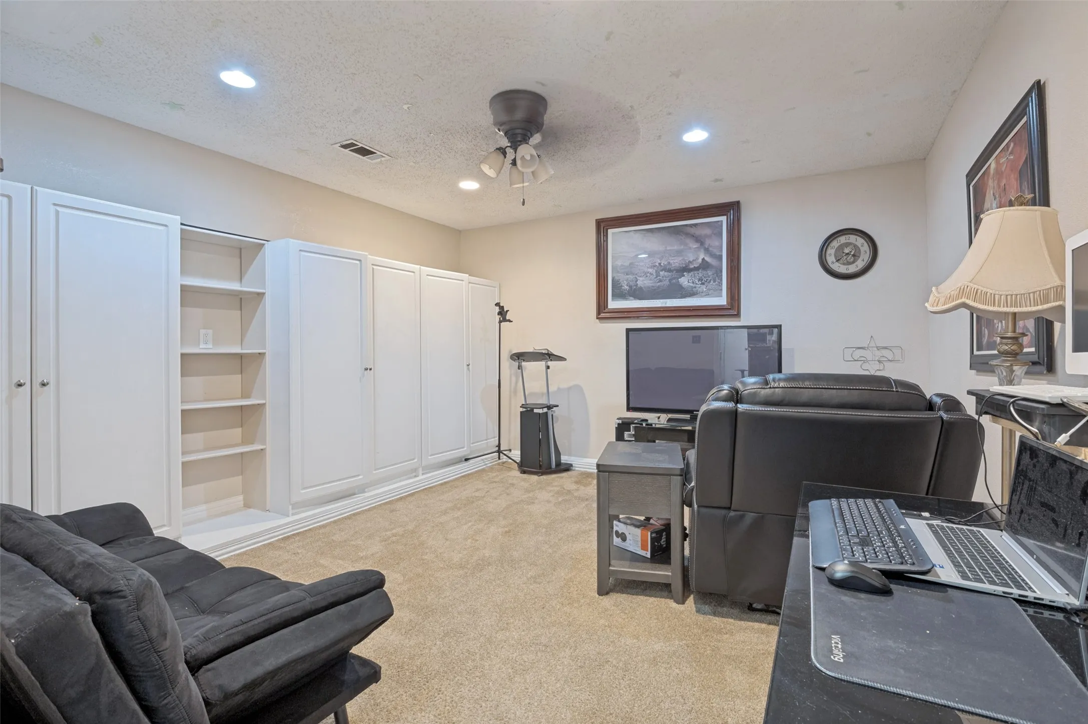 Single Family Residence For Sale in Tarrant County , 2910 Spinner Lane, Grand Prairie, Texas 75052, 3 Bedroom, 2 Bathroom, Garage spaces, 1,907 Sqft, built in 1987, mls#21350529, Real Estate Agent in Grand Prairie, Homes For Sale in Tarrant county, Homes For Sale in Grand Prairie, Realtor in Grand Prairie Texas, Real Estate Brokerage Independent Realty Texas, Luminita Cordes Realtor