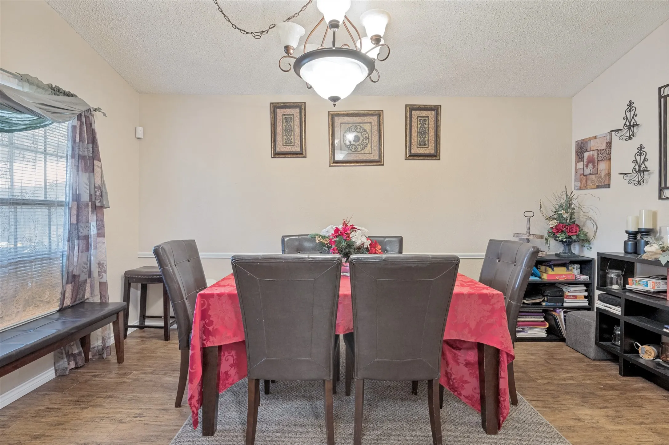 Single Family Residence For Sale in Tarrant County , 2910 Spinner Lane, Grand Prairie, Texas 75052, 3 Bedroom, 2 Bathroom, Garage spaces, 1,907 Sqft, built in 1987, mls#21350529, Real Estate Agent in Grand Prairie, Homes For Sale in Tarrant county, Homes For Sale in Grand Prairie, Realtor in Grand Prairie Texas, Real Estate Brokerage Independent Realty Texas, Luminita Cordes Realtor