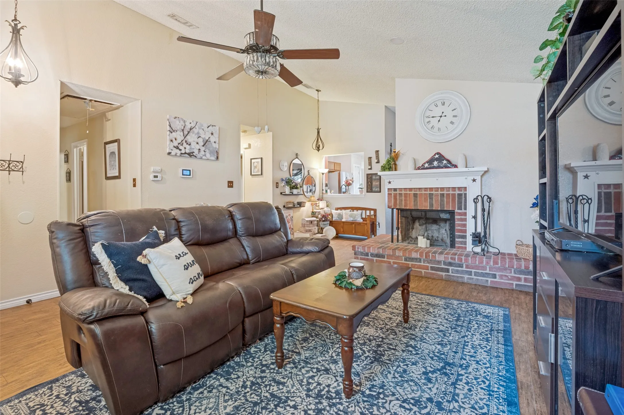 Single Family Residence For Sale in Tarrant County , 2910 Spinner Lane, Grand Prairie, Texas 75052, 3 Bedroom, 2 Bathroom, Garage spaces, 1,907 Sqft, built in 1987, mls#21350529, Real Estate Agent in Grand Prairie, Homes For Sale in Tarrant county, Homes For Sale in Grand Prairie, Realtor in Grand Prairie Texas, Real Estate Brokerage Independent Realty Texas, Luminita Cordes Realtor