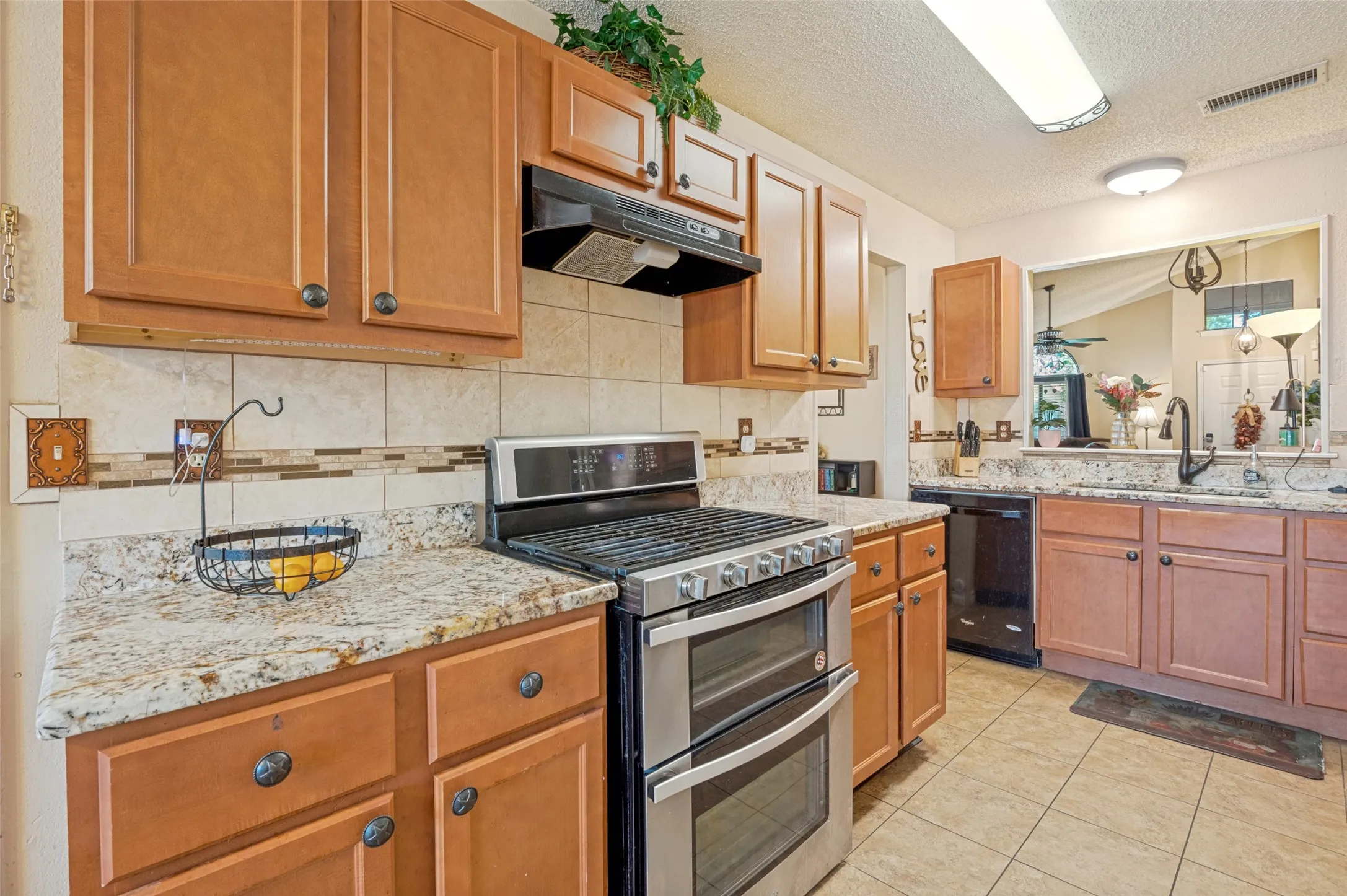 Single Family Residence For Sale in Tarrant County , 2910 Spinner Lane, Grand Prairie, Texas 75052, 3 Bedroom, 2 Bathroom, Garage spaces, 1,907 Sqft, built in 1987, mls#21350529, Real Estate Agent in Grand Prairie, Homes For Sale in Tarrant county, Homes For Sale in Grand Prairie, Realtor in Grand Prairie Texas, Real Estate Brokerage Independent Realty Texas, Luminita Cordes Realtor